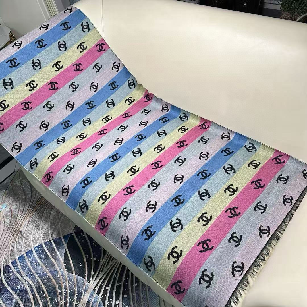 🆕市面最正的货，火爆了全网的彩虹香奶奶，Chanel24C香奈儿彩虹围巾，芭比的配色，上身非常好看，香奈