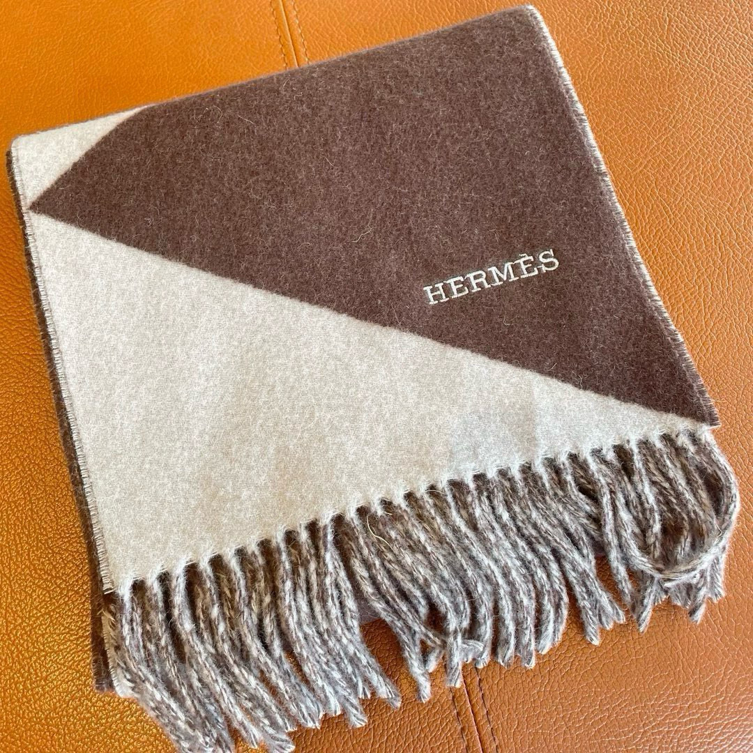 🆕难得的纯原单❗️Hermes几何羊绒围巾❗️100%纯羊绒‼️非常好驾驭❗️真的，H家很难得出的一款儿