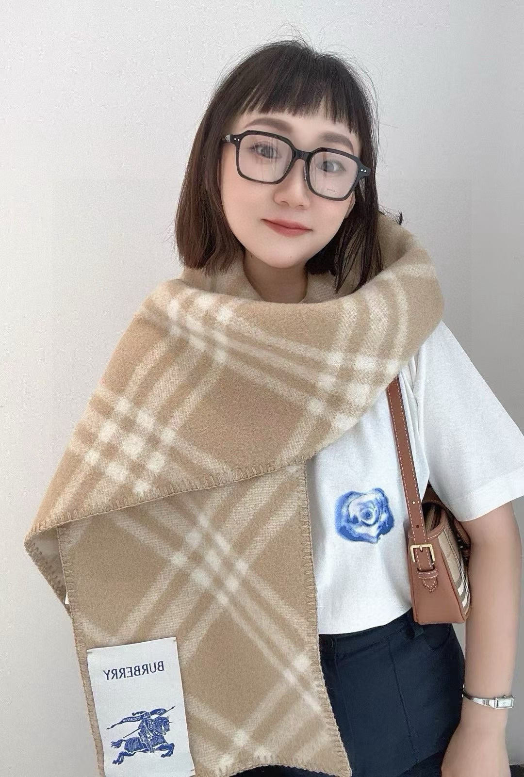 🆕全智贤同款,搭配情侣款绝绝子呀,美爆了的款,柜子一上市就售罄,排队都买不到的款,低调的奢侈感❗️这款B