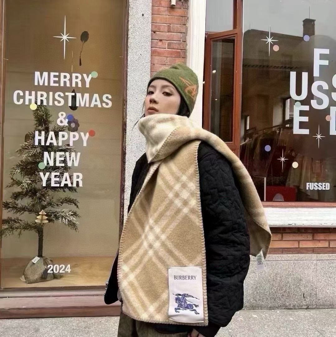 🆕全智贤同款,搭配情侣款绝绝子呀,美爆了的款,柜子一上市就售罄,排队都买不到的款,低调的奢侈感❗️这款B