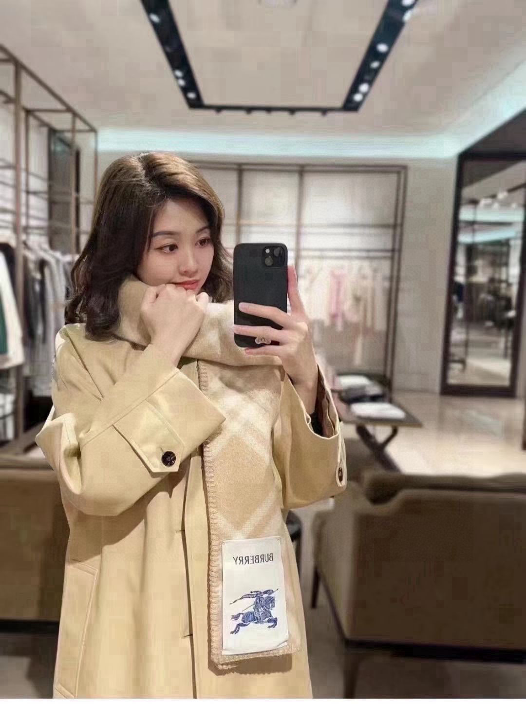 🆕全智贤同款，搭配情侣款绝绝子呀，美爆了的款，柜子一上市就售罄，排队都买不到的款，低调的奢侈感❗️这款B