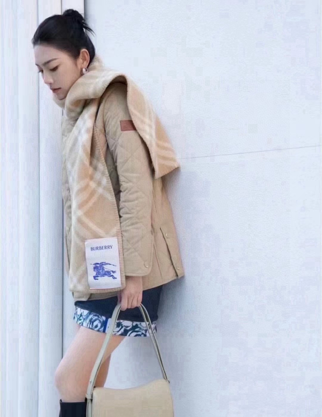 🆕全智贤同款,搭配情侣款绝绝子呀,美爆了的款,柜子一上市就售罄,排队都买不到的款,低调的奢侈感❗️这款B