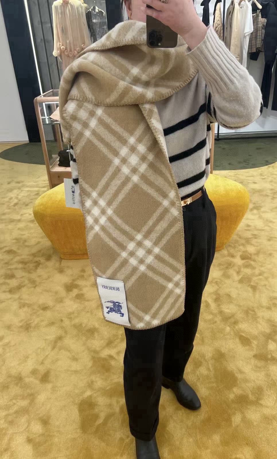 🆕全智贤同款,搭配情侣款绝绝子呀,美爆了的款,柜子一上市就售罄,排队都买不到的款,低调的奢侈感❗️这款B