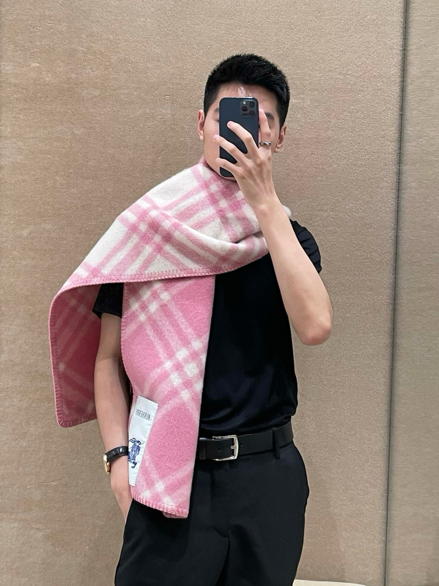 🆕全智贤同款,搭配情侣款绝绝子呀,美爆了的款,柜子一上市就售罄,排队都买不到的款,低调的奢侈感❗️这款B