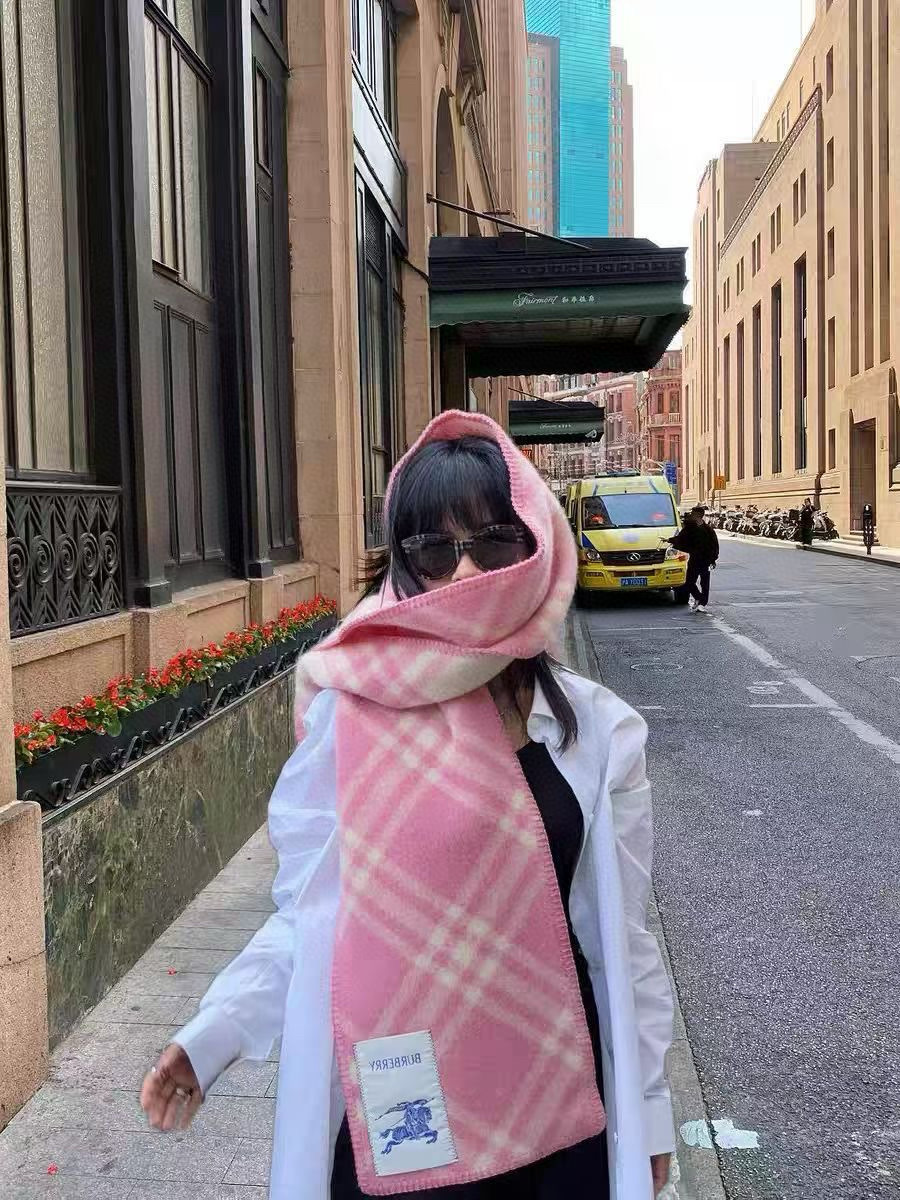 🆕全智贤同款,搭配情侣款绝绝子呀,美爆了的款,柜子一上市就售罄,排队都买不到的款,低调的奢侈感❗️这款B