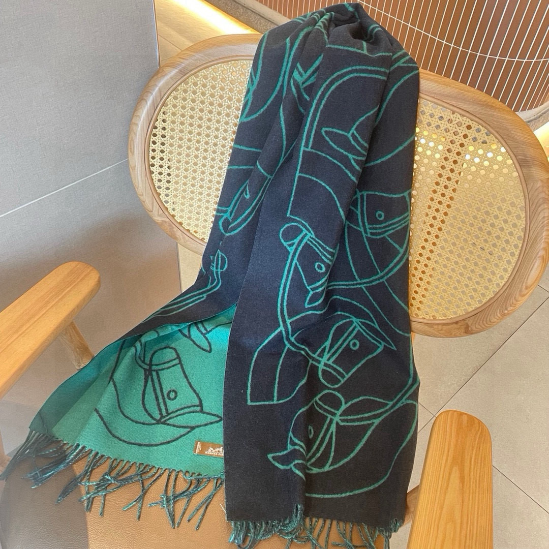 🆕Hermes · Casaque Entrelacs Equestres围巾❗️这款山羊绒围巾采用细腻