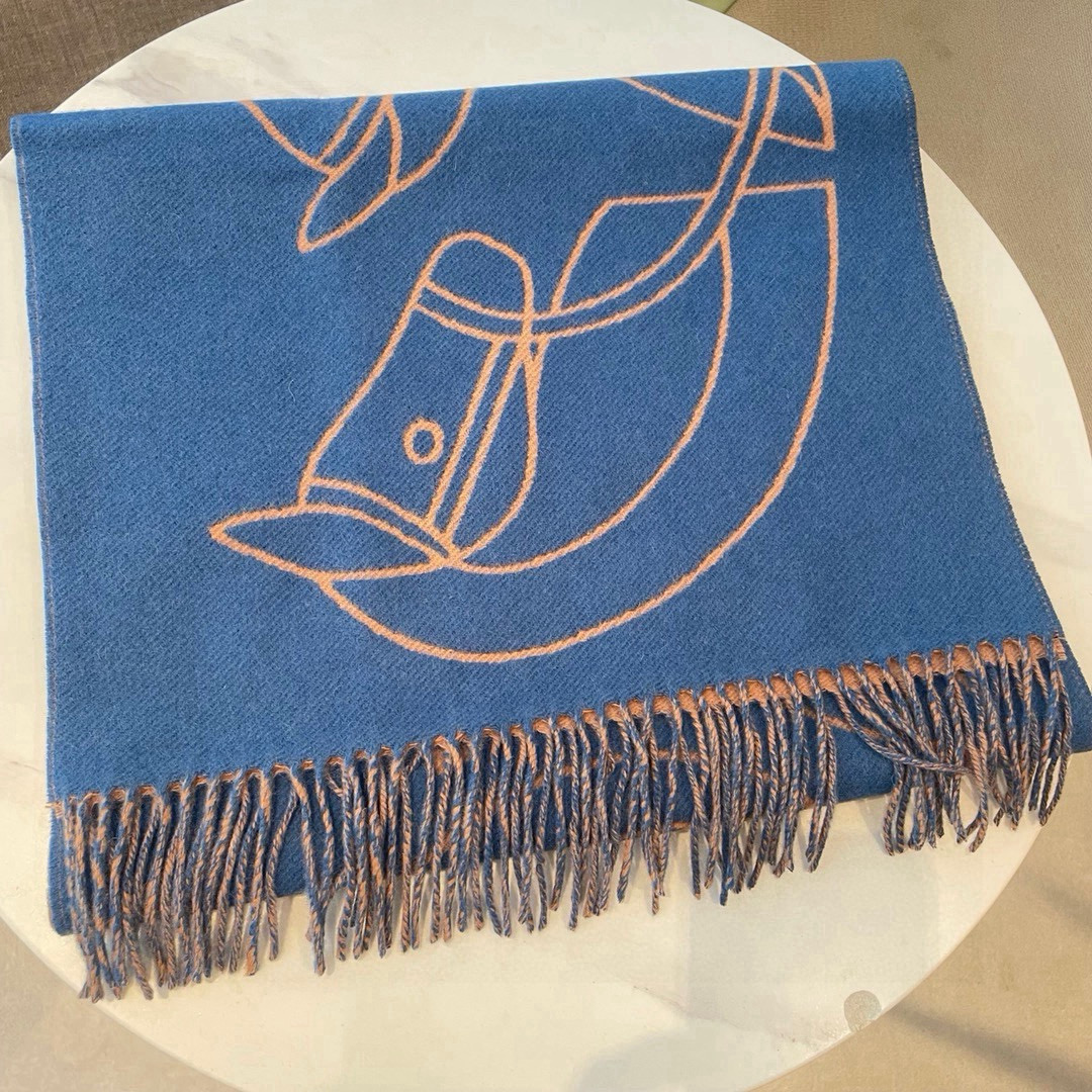 🆕Hermes · Casaque Entrelacs Equestres围巾❗️这款山羊绒围巾采用细腻