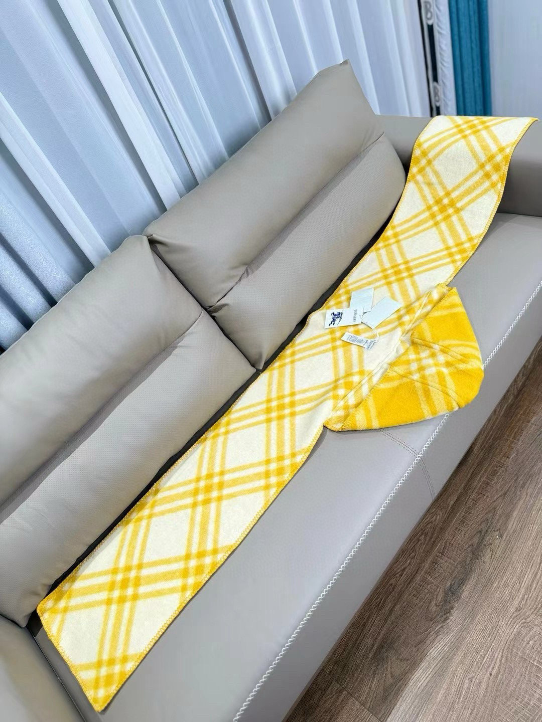 🆕Burberry家最新款专属标识连帽小披肩，围巾披肩两用，绝对市面最牛的货，真材实料的东西，这款既可以