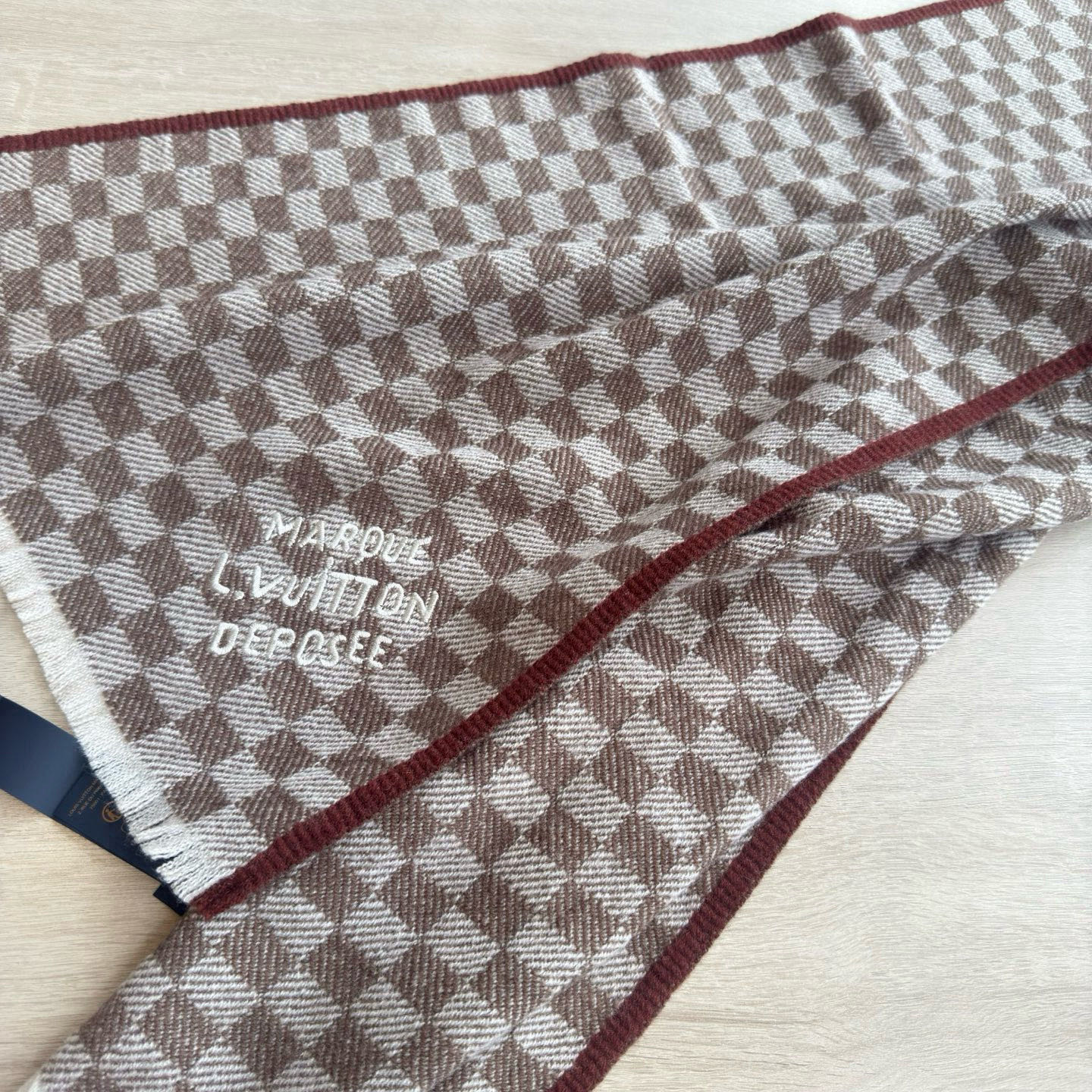 🆕LV新款 · 经典的棋盘格设计，低调的奢侈感❗️极品柔美精英高手级别的时髦感围巾❗️这款驴家羊绒围巾，