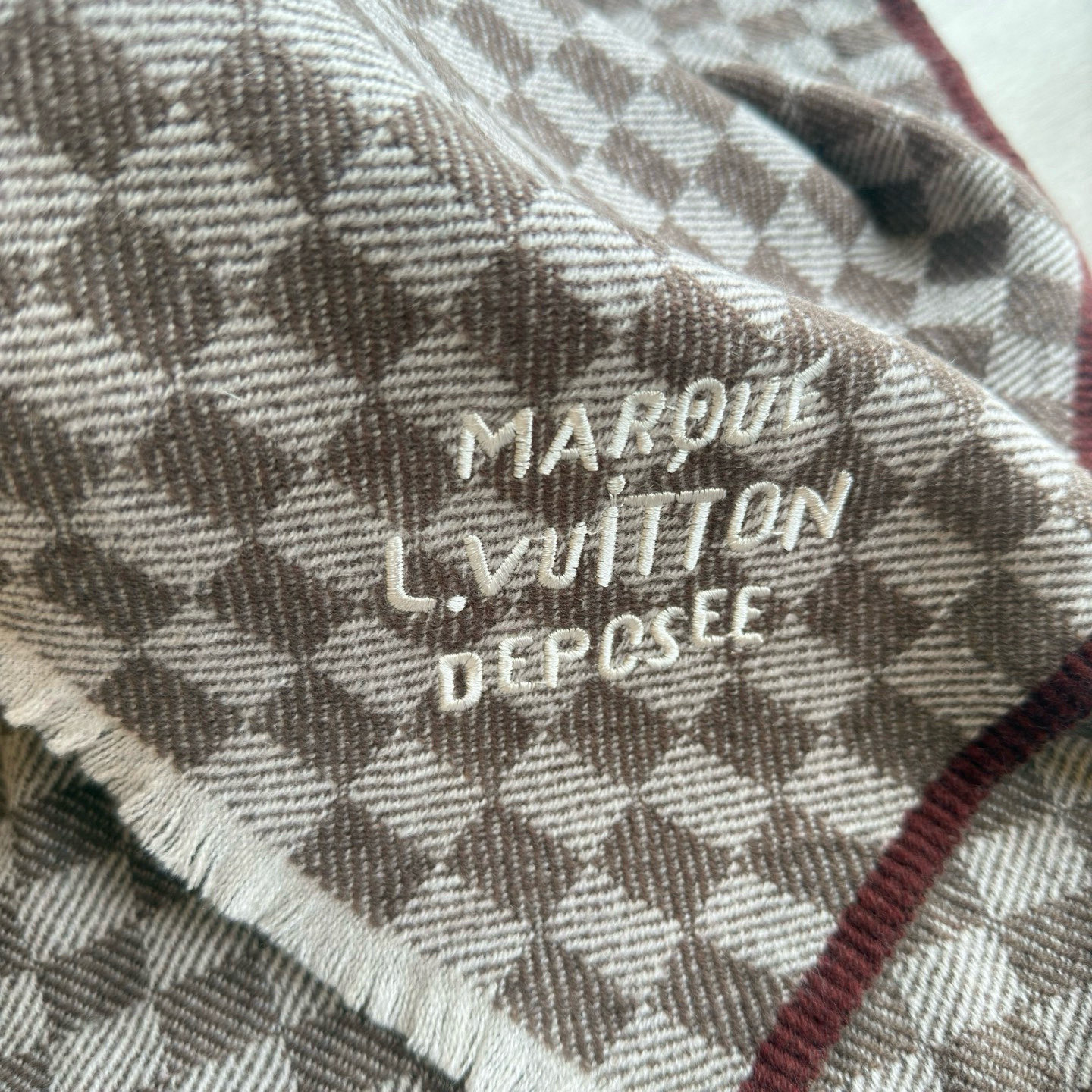 🆕LV新款 · 经典的棋盘格设计，低调的奢侈感❗️极品柔美精英高手级别的时髦感围巾❗️这款驴家羊绒围巾，