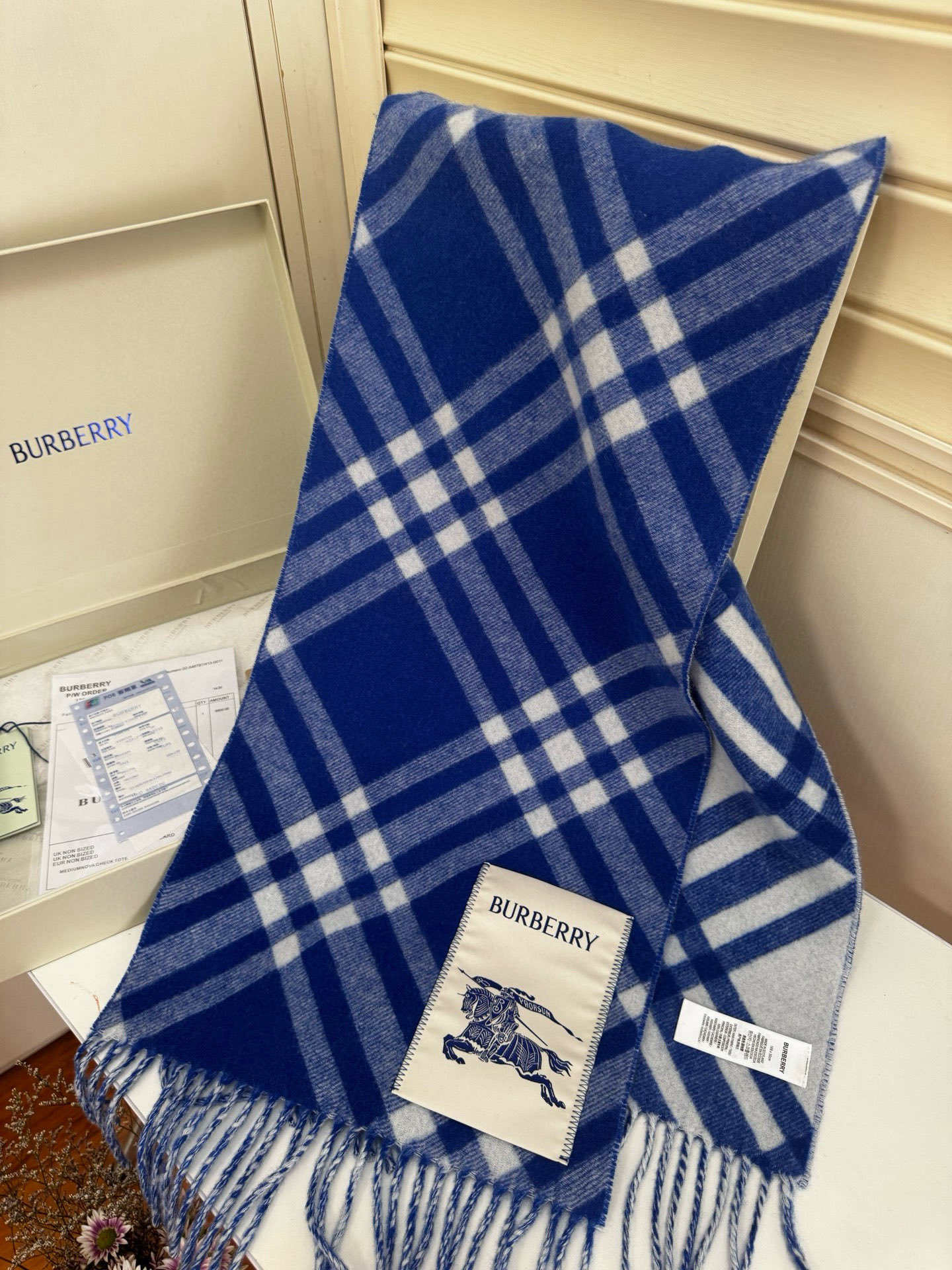 🆕Burberry新款苏格兰格纹羊绒围巾，继全智贤带火的格纹款围巾之后，Bur又一款力作上市，Burbe