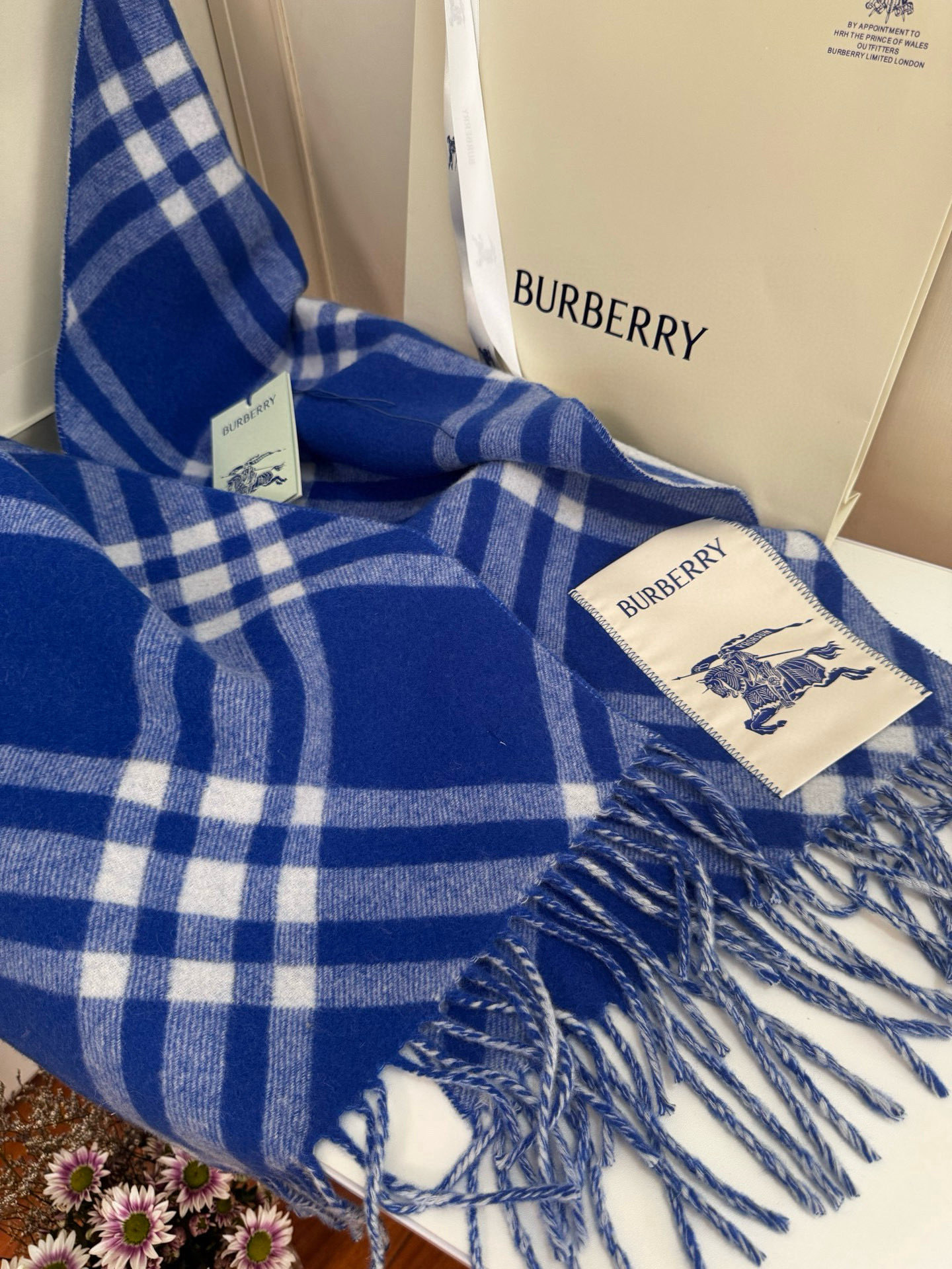 🆕Burberry新款苏格兰格纹羊绒围巾，继全智贤带火的格纹款围巾之后，Bur又一款力作上市，Burbe