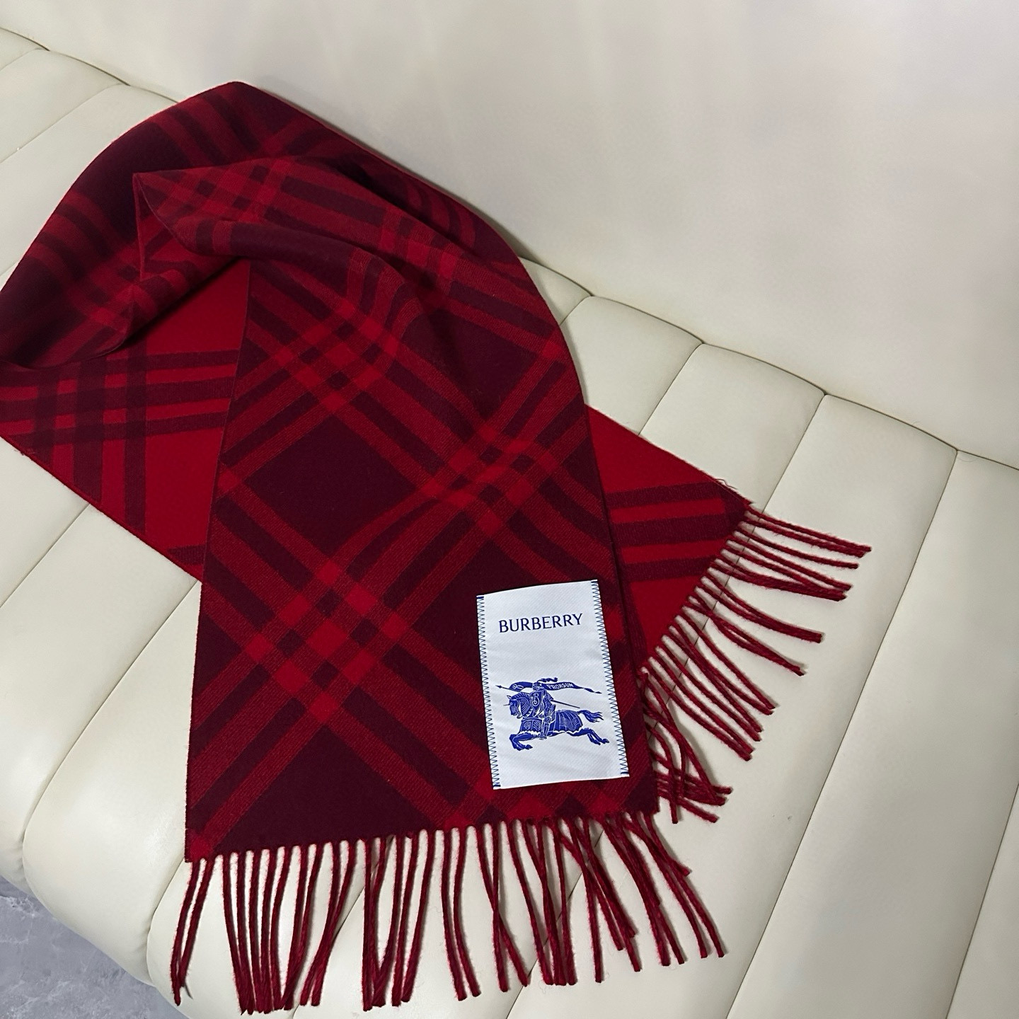 🆕Burberry新款苏格兰格纹羊绒围巾，继全智贤带火的格纹款围巾之后，Bur又一款力作上市，Burbe