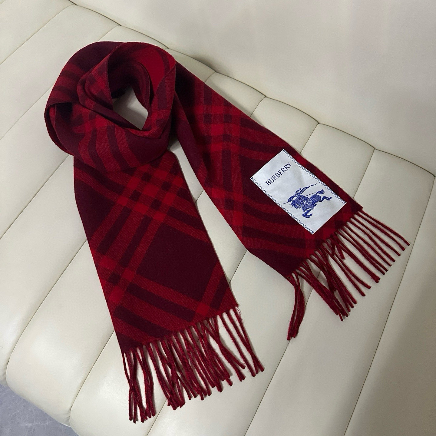 🆕Burberry新款苏格兰格纹羊绒围巾，继全智贤带火的格纹款围巾之后，Bur又一款力作上市，Burbe