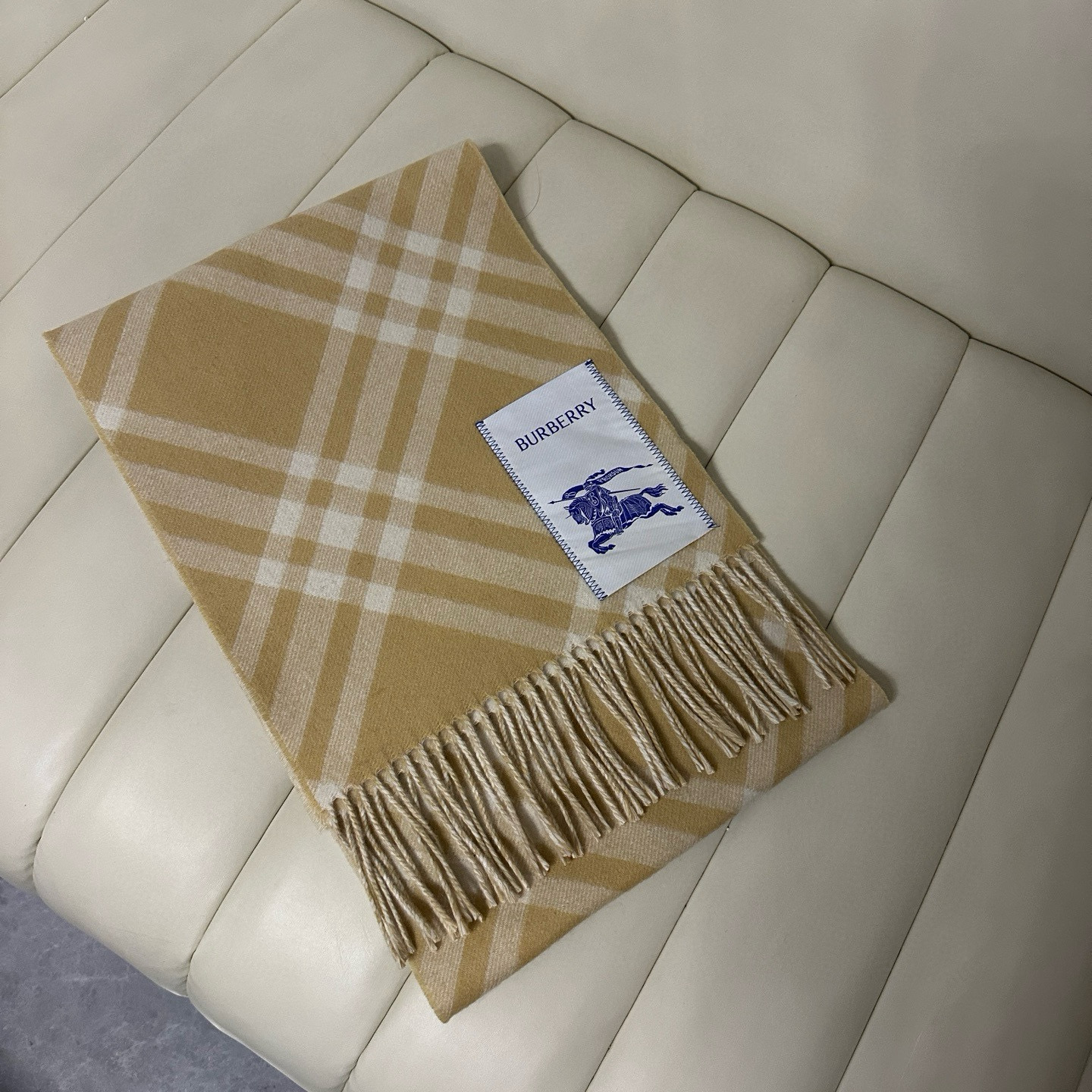 🆕Burberry新款苏格兰格纹羊绒围巾，继全智贤带火的格纹款围巾之后，Bur又一款力作上市，Burbe