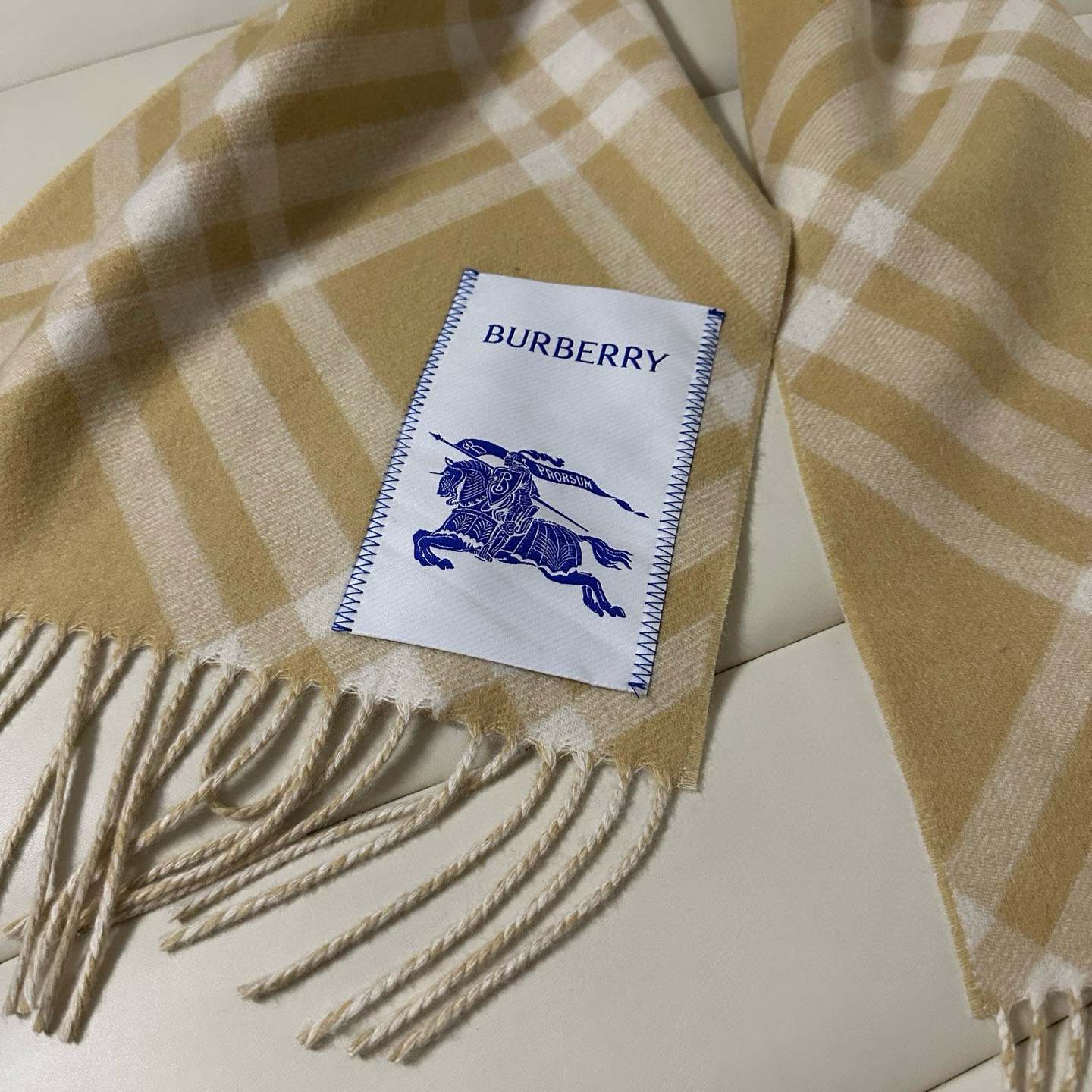 🆕Burberry新款苏格兰格纹羊绒围巾，继全智贤带火的格纹款围巾之后，Bur又一款力作上市，Burbe