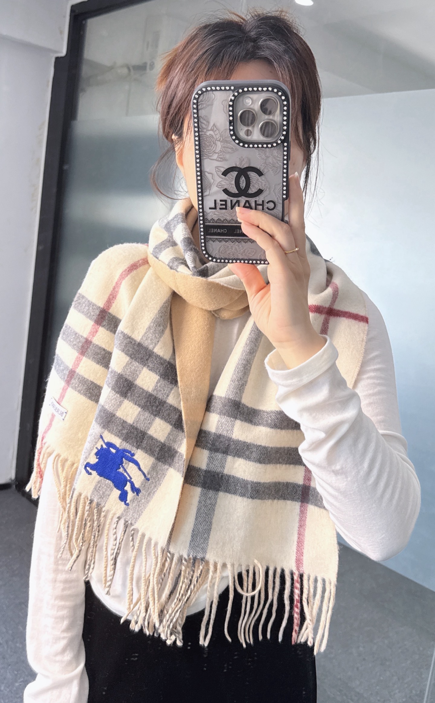 🆕Burberry最新款双面两用马术骑士徽标拼格纹羊绒围巾，这款含金量很高，双面刺绣工艺，印花工艺加提花