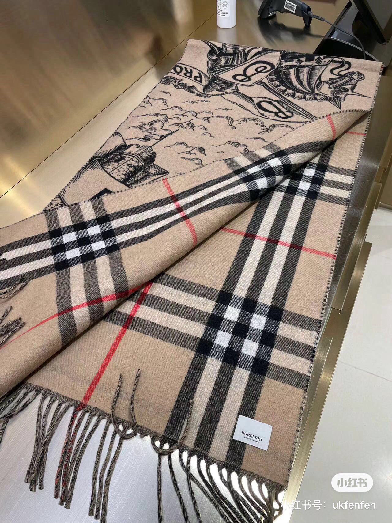 🆕高版本带芯片 · 爆款Bur战马骑士双面披肩，各种好看，被誉为Burberry今年最美的款，最经典的提