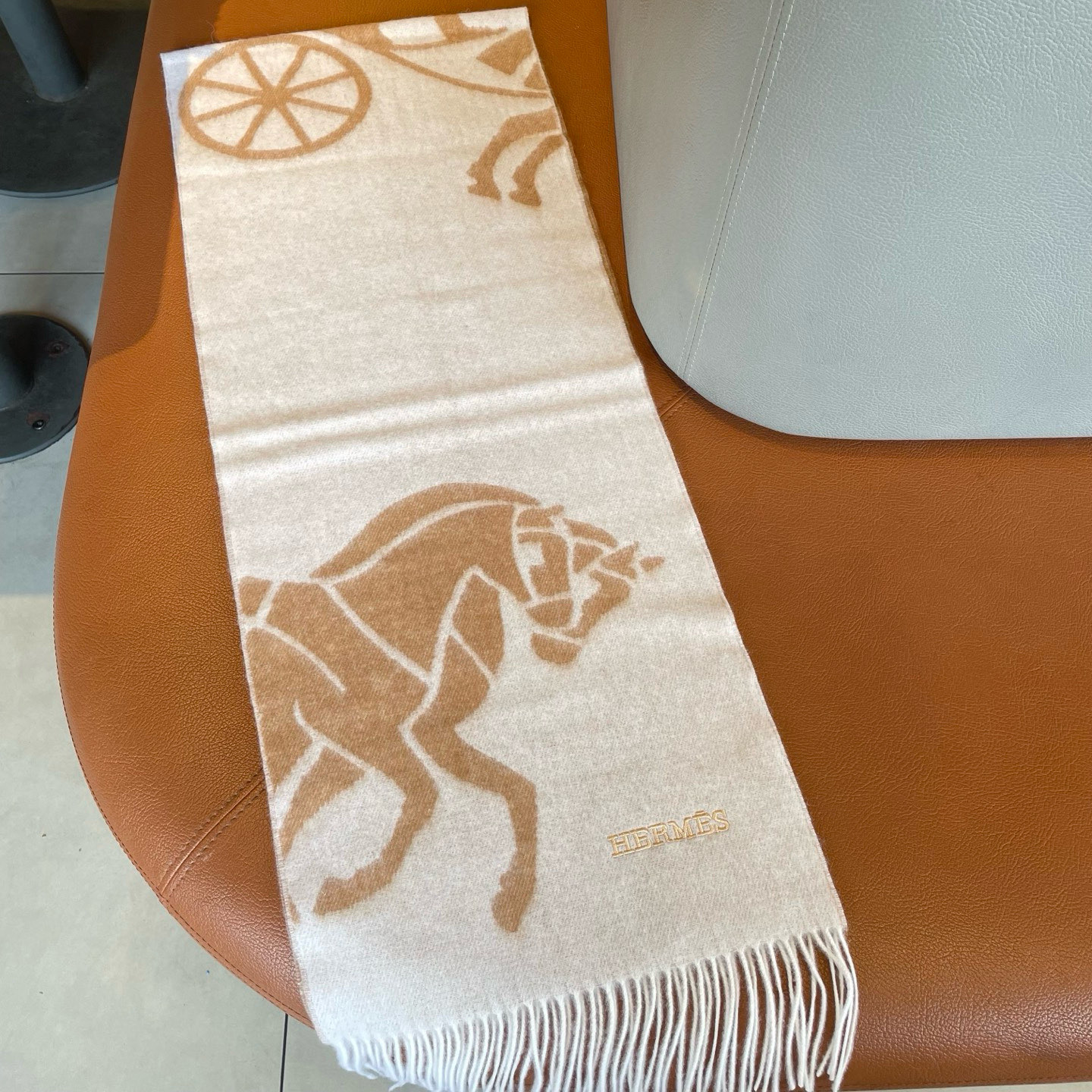 🆕 【▪Hermes · 爱马仕羊绒提花围巾，精致的温柔配色，超级迷恋❗️气质低调恬静又不失优雅❗️】重