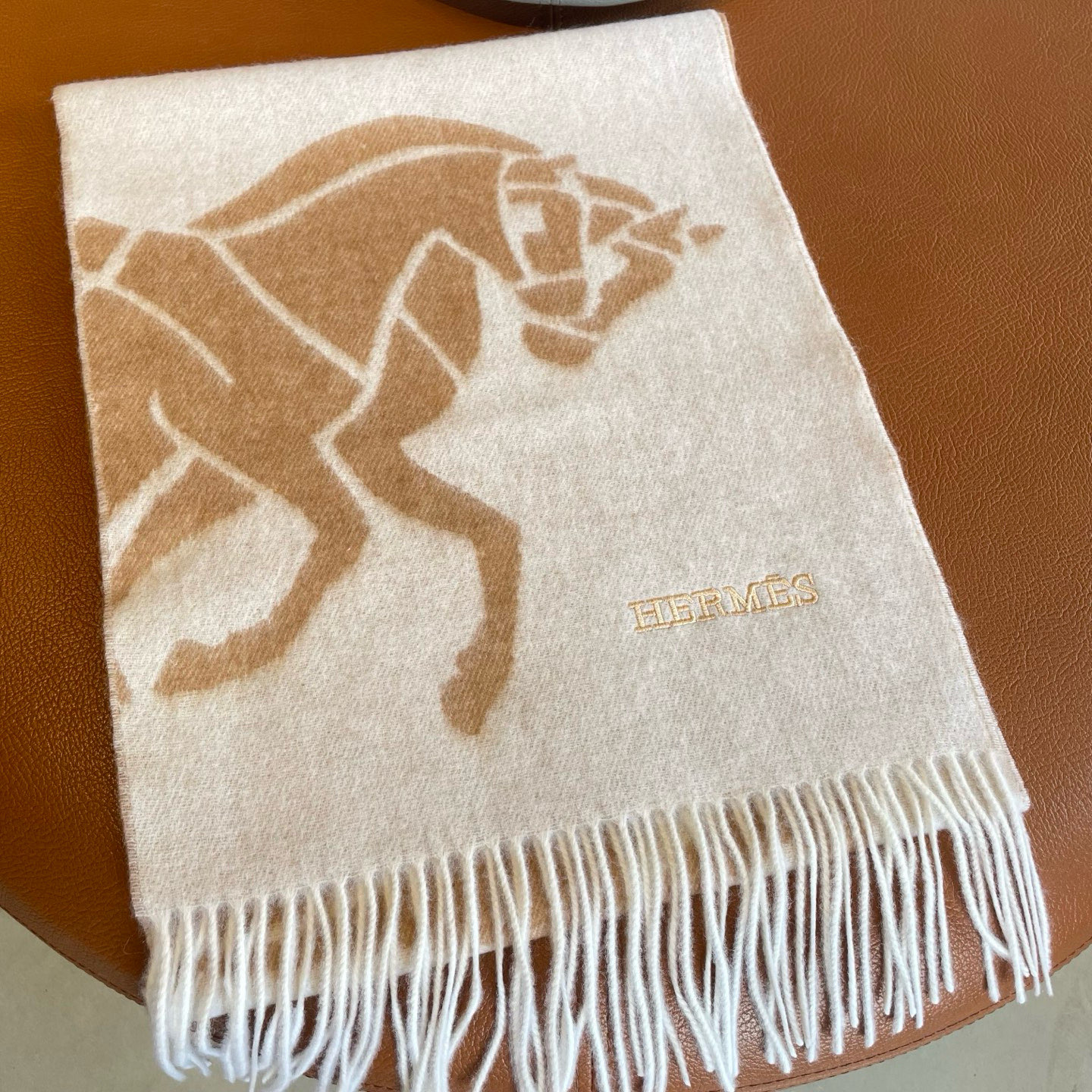 🆕 【▪Hermes · 爱马仕羊绒提花围巾，精致的温柔配色，超级迷恋❗️气质低调恬静又不失优雅❗️】重