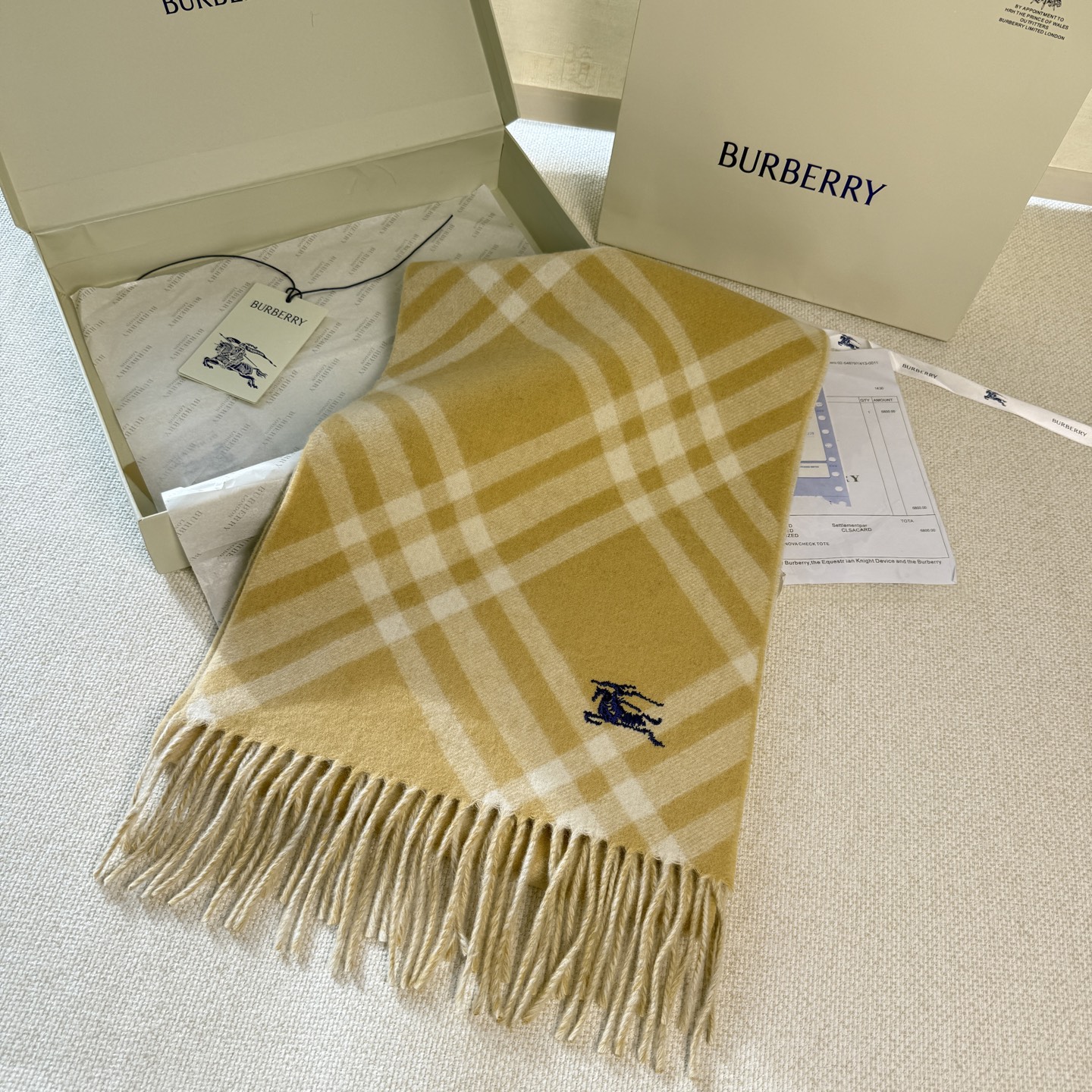 🆕Burberry新款苏格兰格纹羊绒围巾，超级火款的格纹款围巾之后，Bur又一款力作上市，Burberr