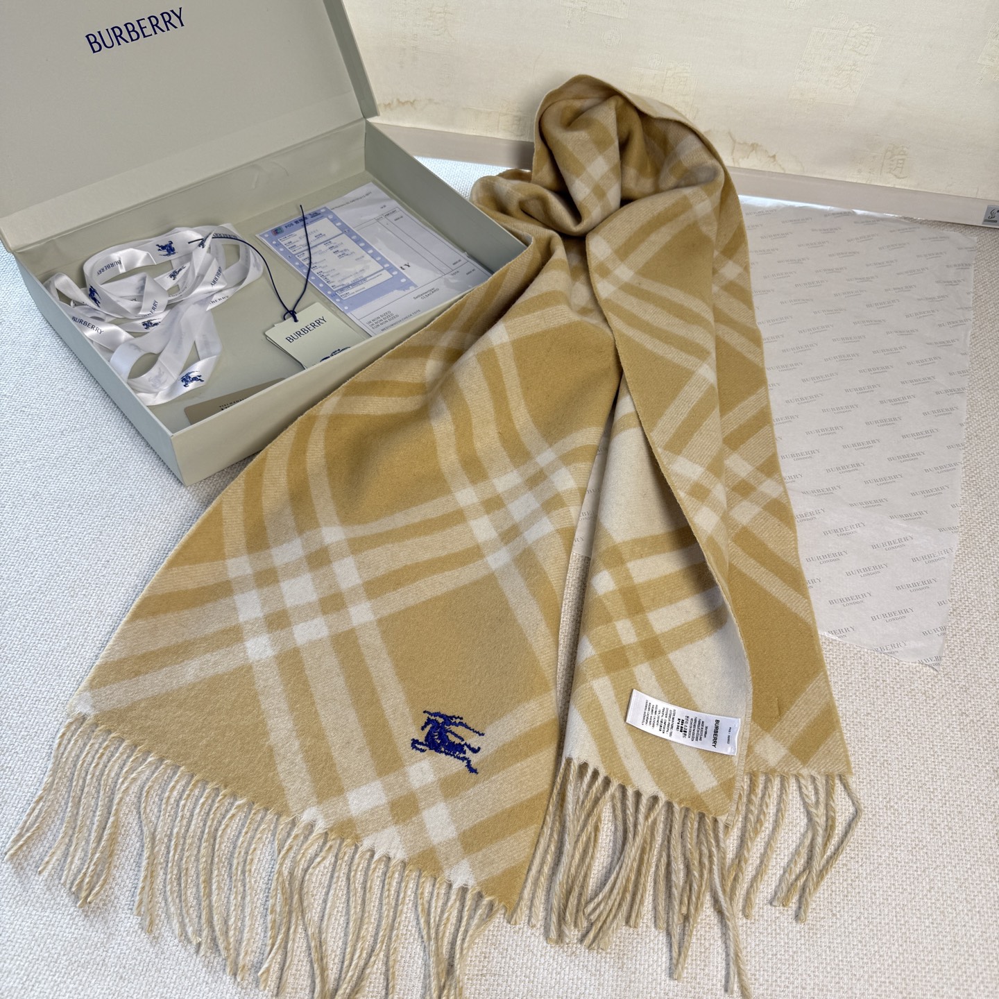 🆕Burberry新款苏格兰格纹羊绒围巾，超级火款的格纹款围巾之后，Bur又一款力作上市，Burberr