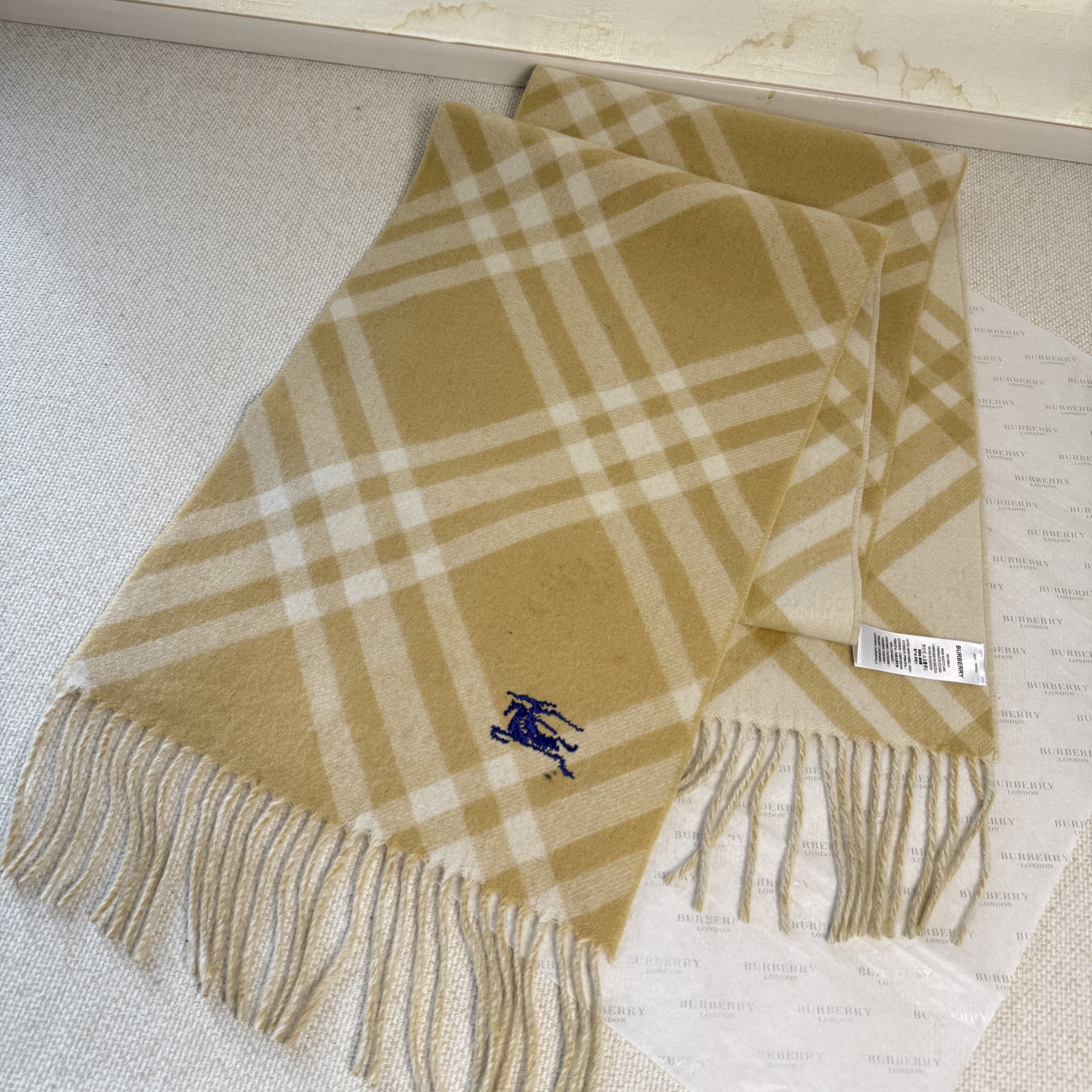 🆕Burberry新款苏格兰格纹羊绒围巾，超级火款的格纹款围巾之后，Bur又一款力作上市，Burberr