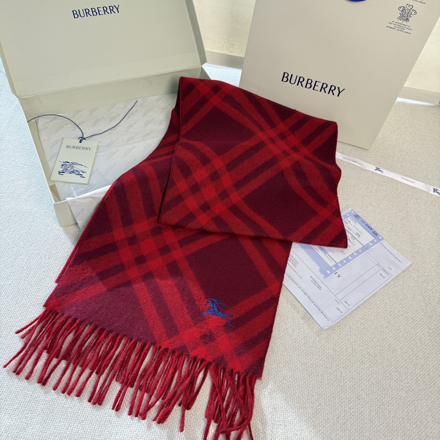 🆕Burberry新款苏格兰格纹羊绒围巾，超级火款的格纹款围巾之后，Bur又一款力作上市，Burberr