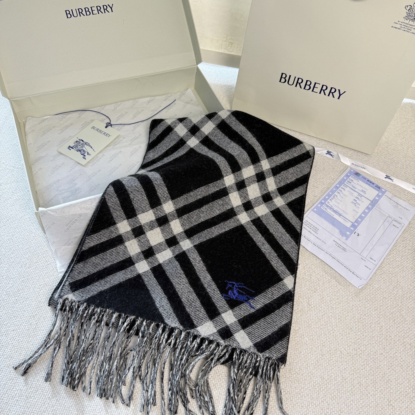 🆕Burberry新款苏格兰格纹羊绒围巾，超级火款的格纹款围巾之后，Bur又一款力作上市，Burberr