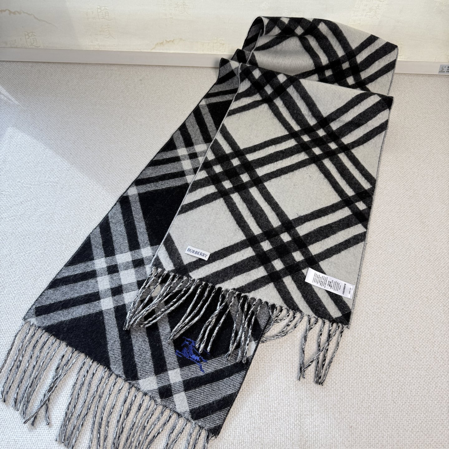 🆕Burberry新款苏格兰格纹羊绒围巾，超级火款的格纹款围巾之后，Bur又一款力作上市，Burberr