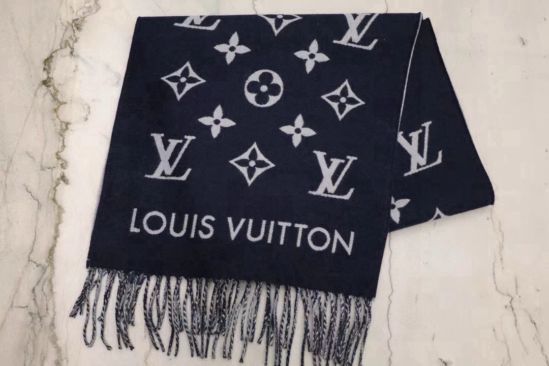 🆕LV新款 · All About Monogram 围巾瞩目放大经典 Monogram 图案，彰显潮流