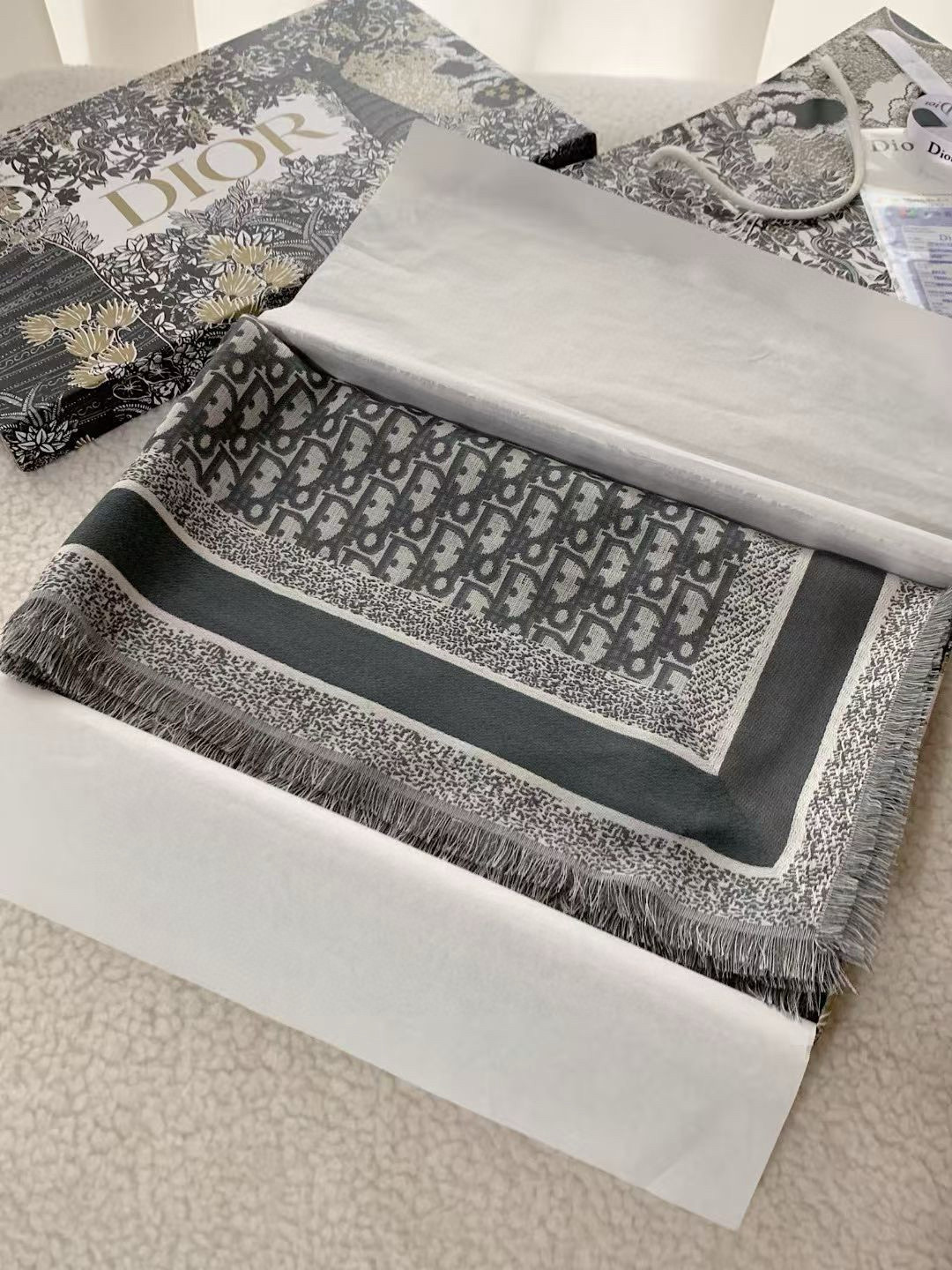 🆕【▪️高段位！是Dior的女人！经典旧花新演绎！！】实物有被惊艳到！！Dior今年秋冬新出的Canna