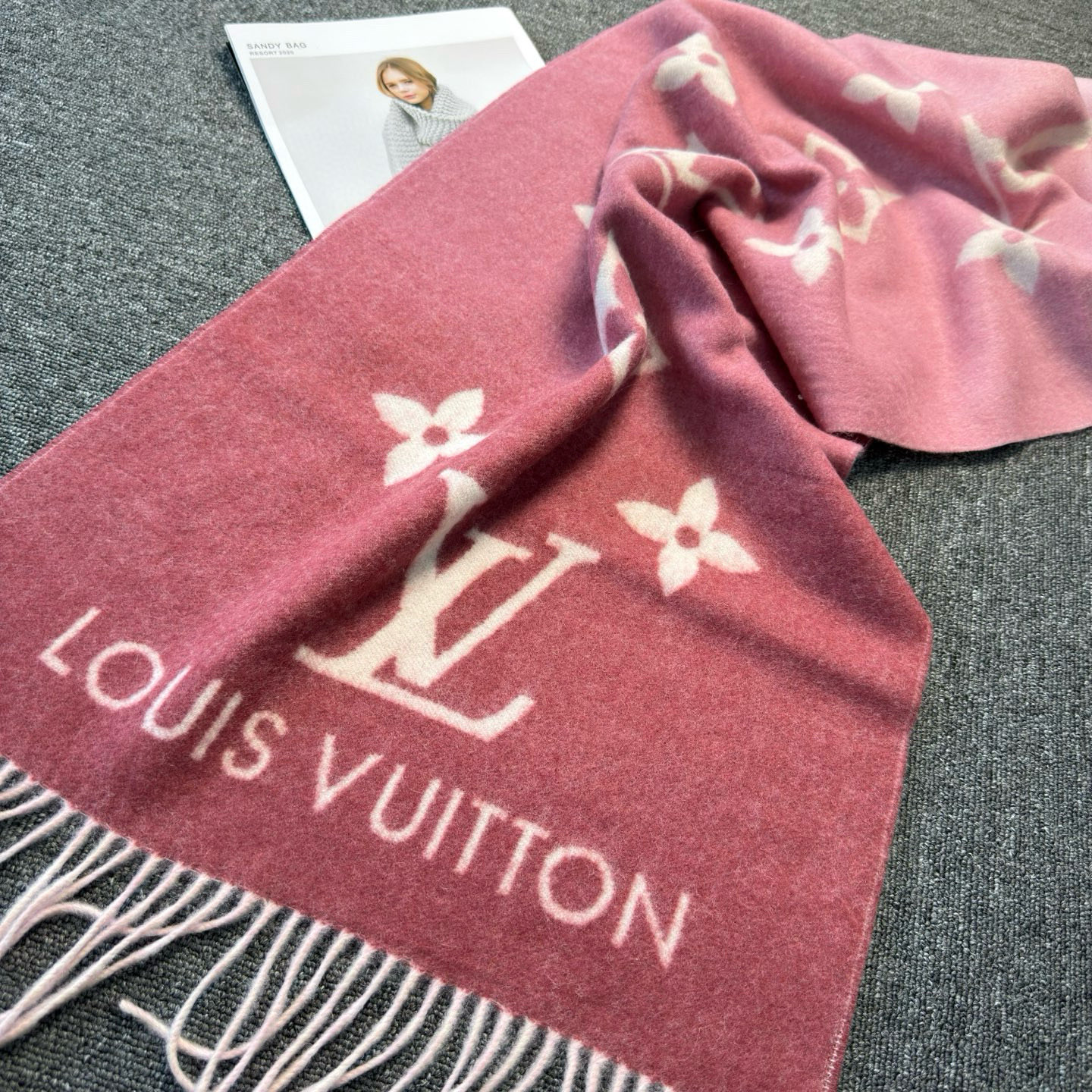 🆕【M77375】Louis Vuitton · REYKJAVIK GRADIENT渐变羊绒围巾❗️【