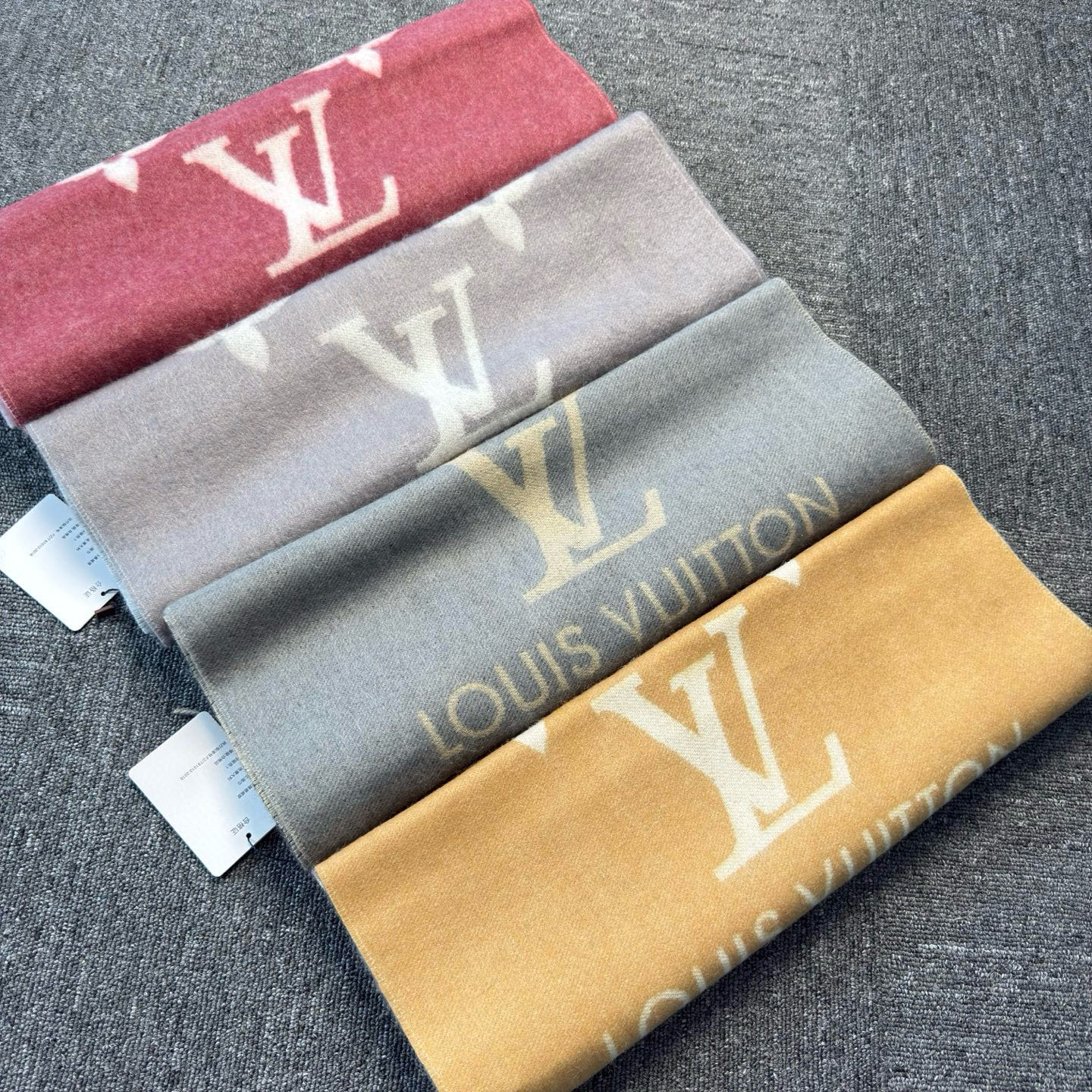 🆕【M73675】Louis Vuitton · REYKJAVIK GRADIENT渐变羊绒围巾❗️【