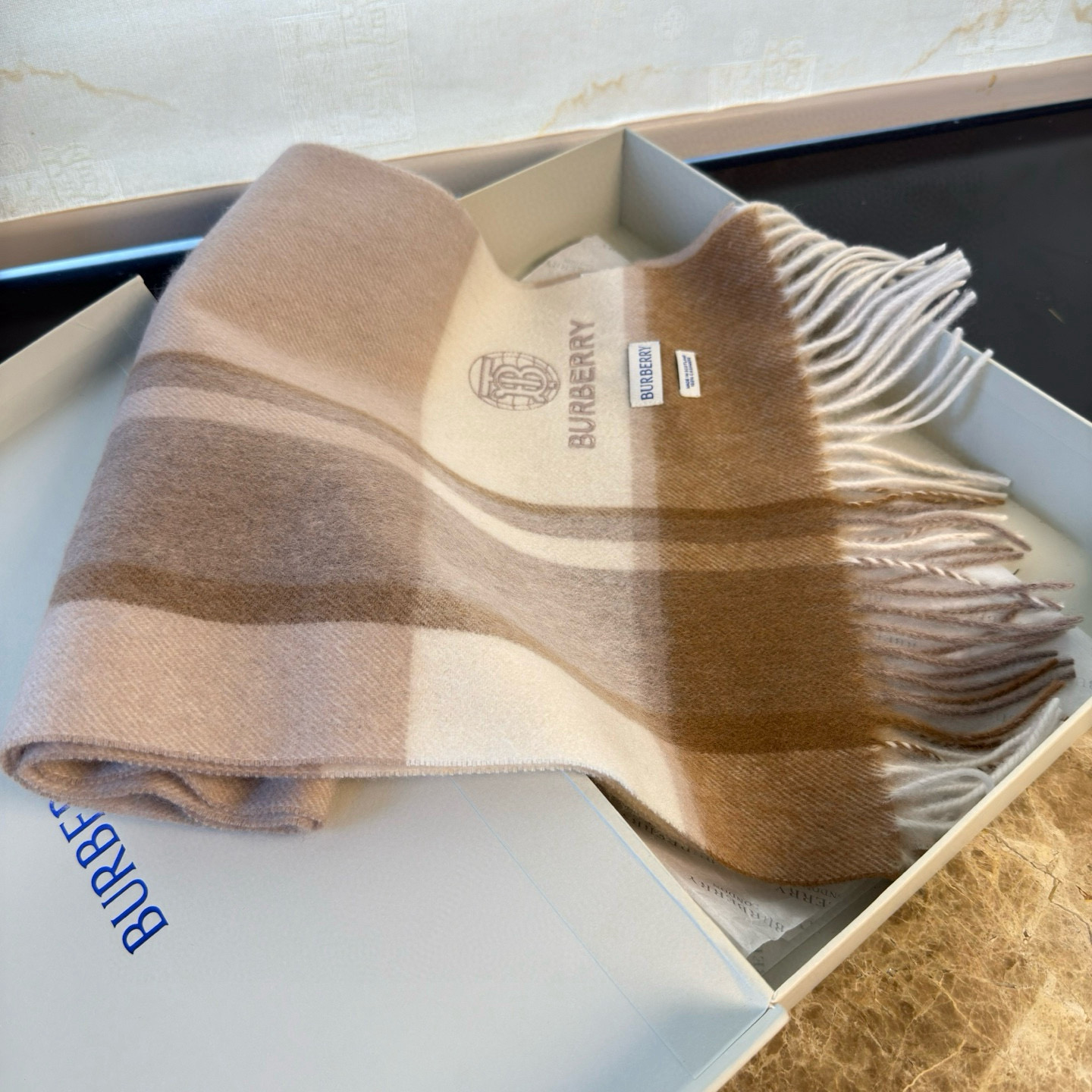 🆕Burberry · 巴宝莉新款重磅水波纹羊绒围巾‼️今年我们的男款真的是高端Level，重磅极品‼️