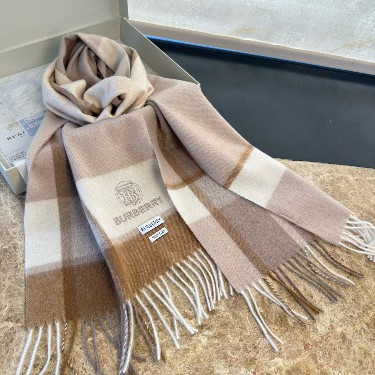 🆕Burberry · 巴宝莉新款重磅水波纹羊绒围巾‼️今年我们的男款真的是高端Level，重磅极品‼️