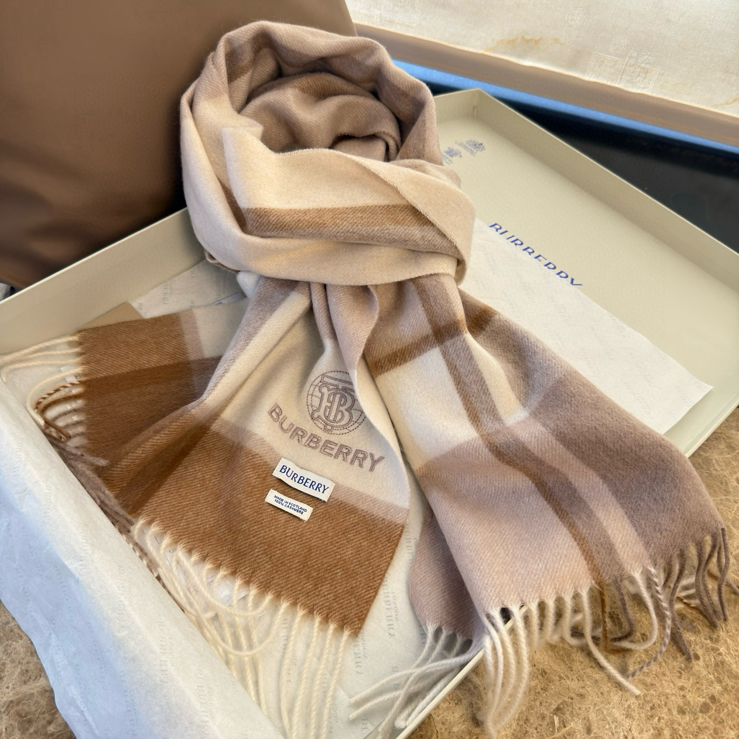 🆕Burberry · 巴宝莉新款重磅水波纹羊绒围巾‼️今年我们的男款真的是高端Level，重磅极品‼️