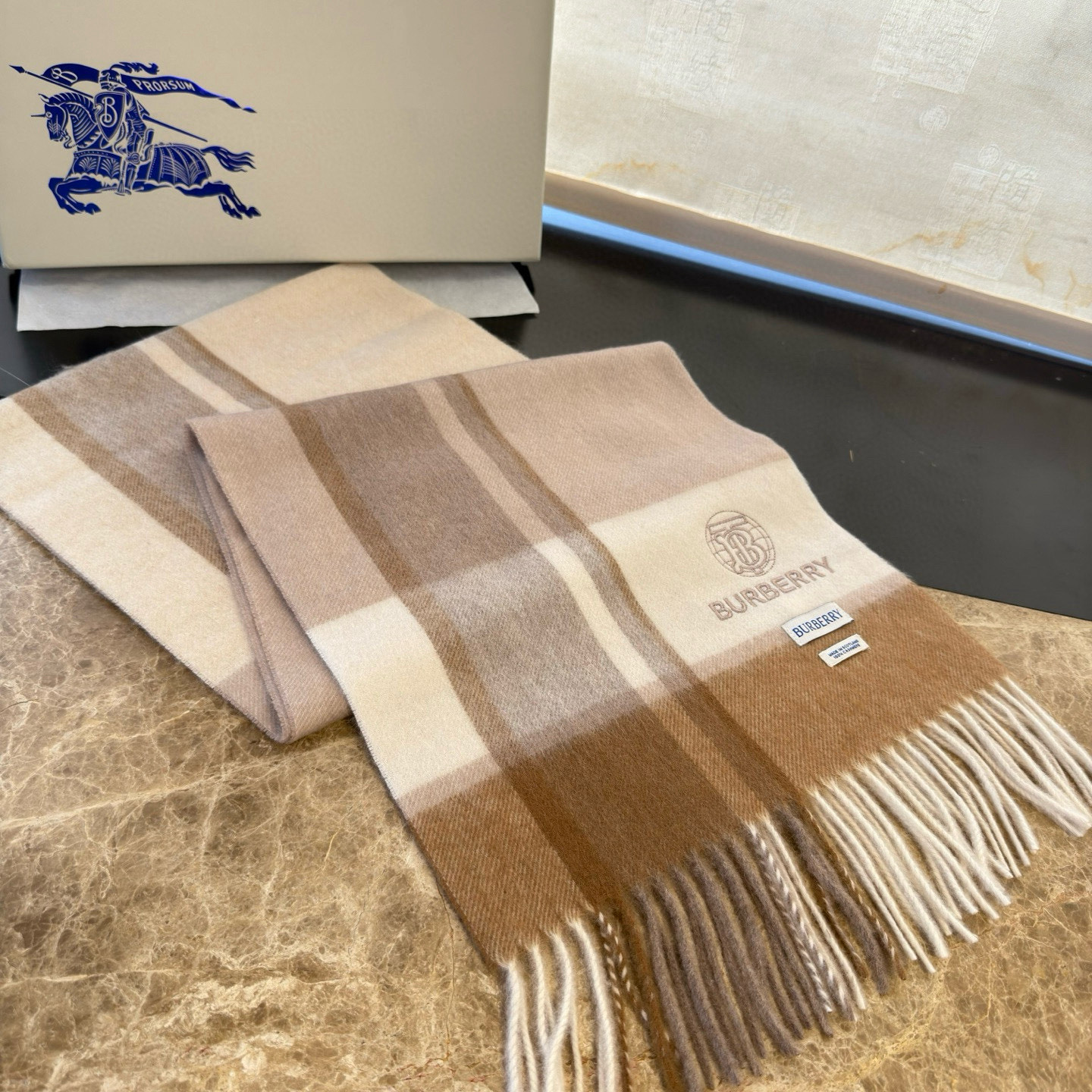 🆕Burberry · 巴宝莉新款重磅水波纹羊绒围巾‼️今年我们的男款真的是高端Level，重磅极品‼️