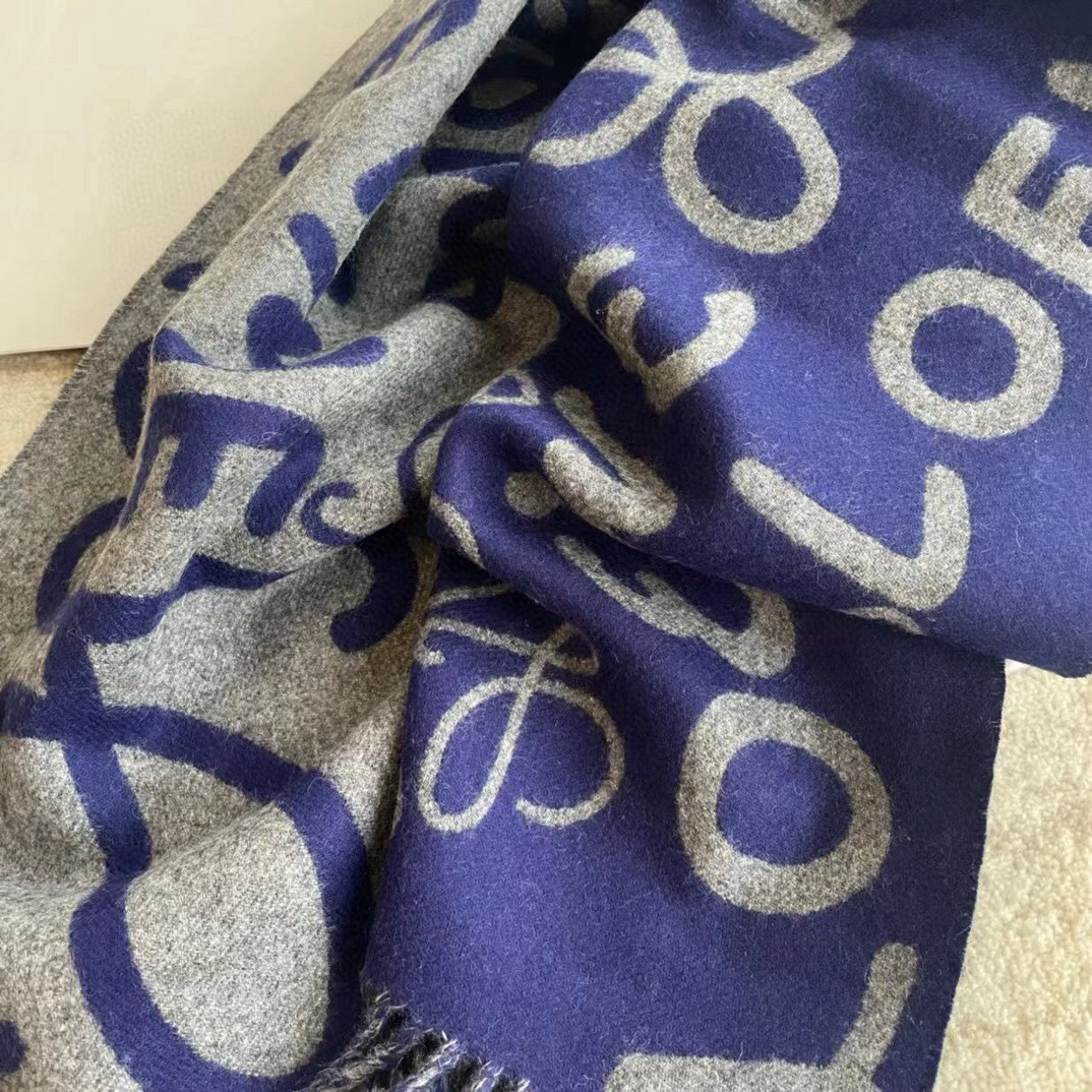 🆕Loewe · 罗意威涂鸦款双面围巾，男女同款。loewe超美新款围巾！超级推荐入手！超难买哦！原单品