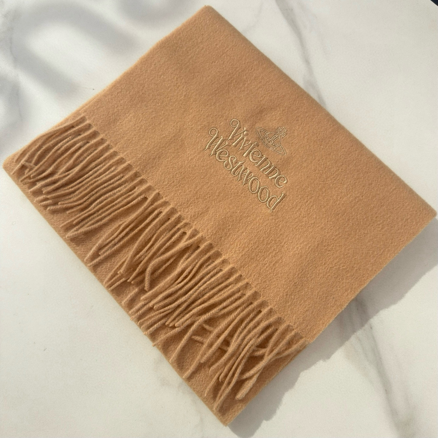 🆕𝐕𝐢𝐯𝐢𝐞𝐧𝐧𝐞 𝐖𝐞𝐬𝐭𝐰𝐨𝐨𝐝🪐✨【薇薇安 · 西太后】极品山羊绒小围巾，送人自留都太高大上了😍重