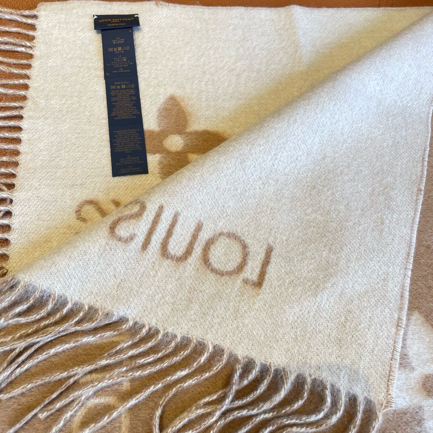 🆕【高端芯片版本 · M76067】Louis Vitton · 霍思燕同款披肩围巾两用【带芯片+二维码