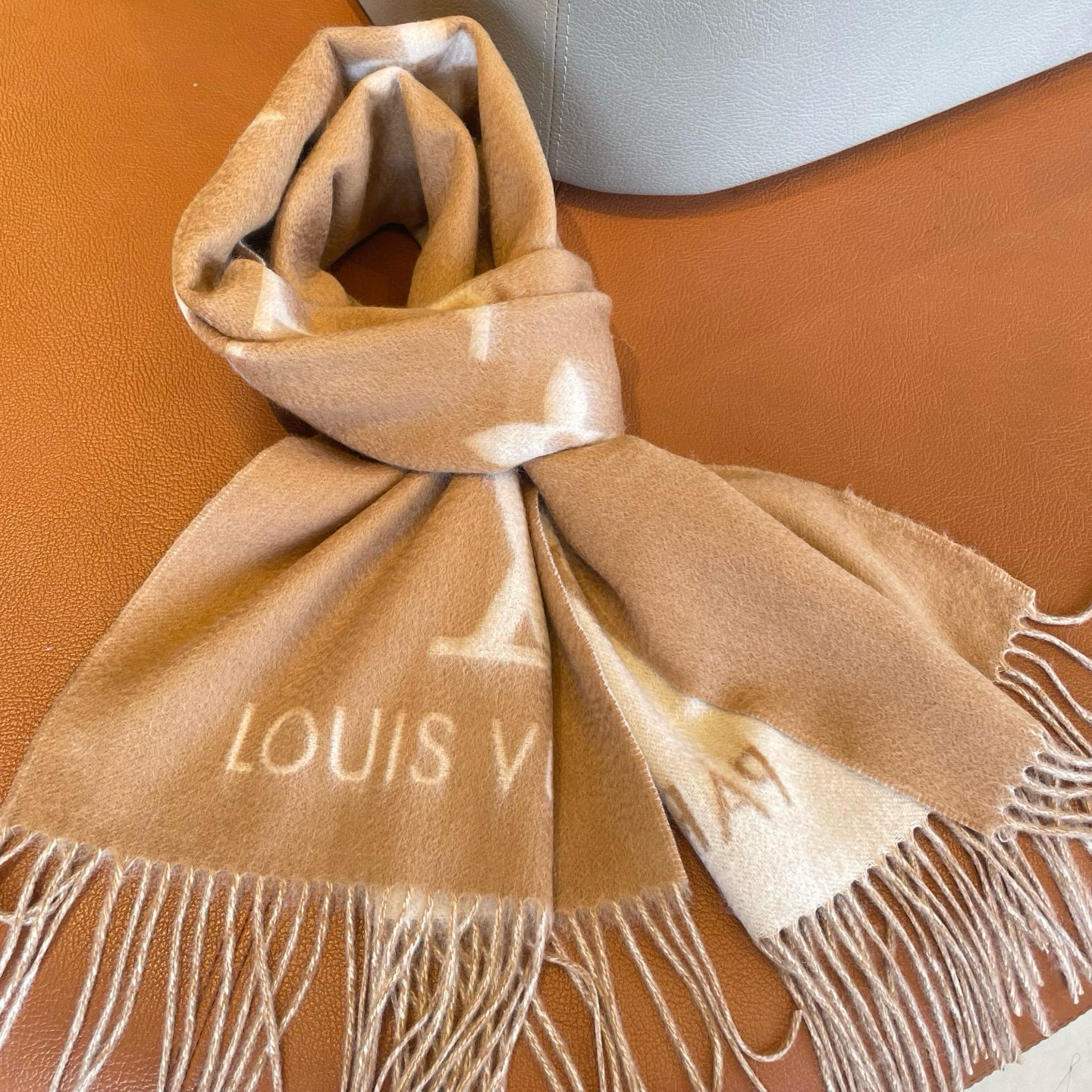 🆕【高端芯片版本 · M76067】Louis Vitton · 霍思燕同款披肩围巾两用【带芯片+二维码