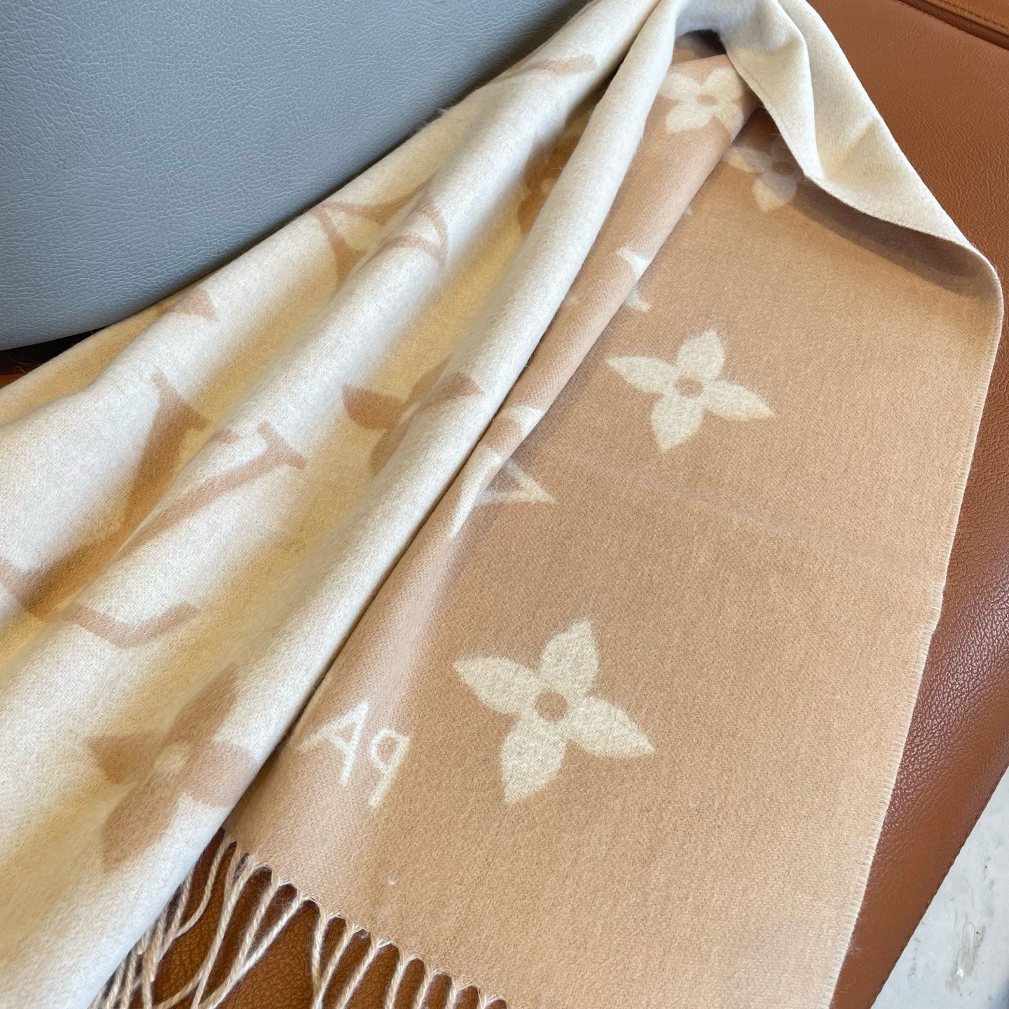 🆕【高端芯片版本 · M78123】Louis Vitton · 霍思燕同款披肩围巾两用【带芯片+二维码