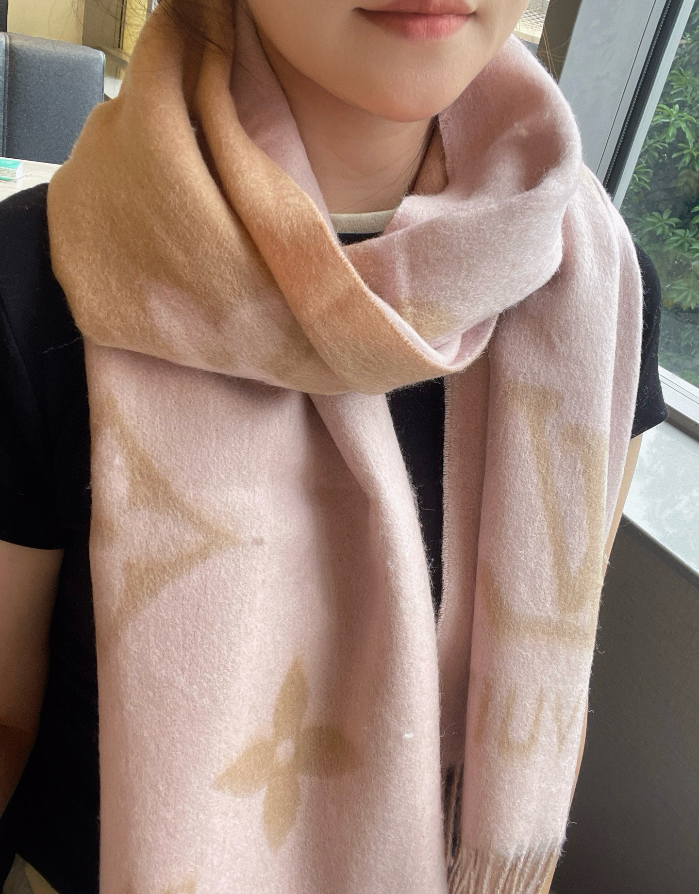 🆕【高端芯片版本 · M78908】Louis Vitton · 霍思燕同款披肩围巾两用【带芯片+二维码