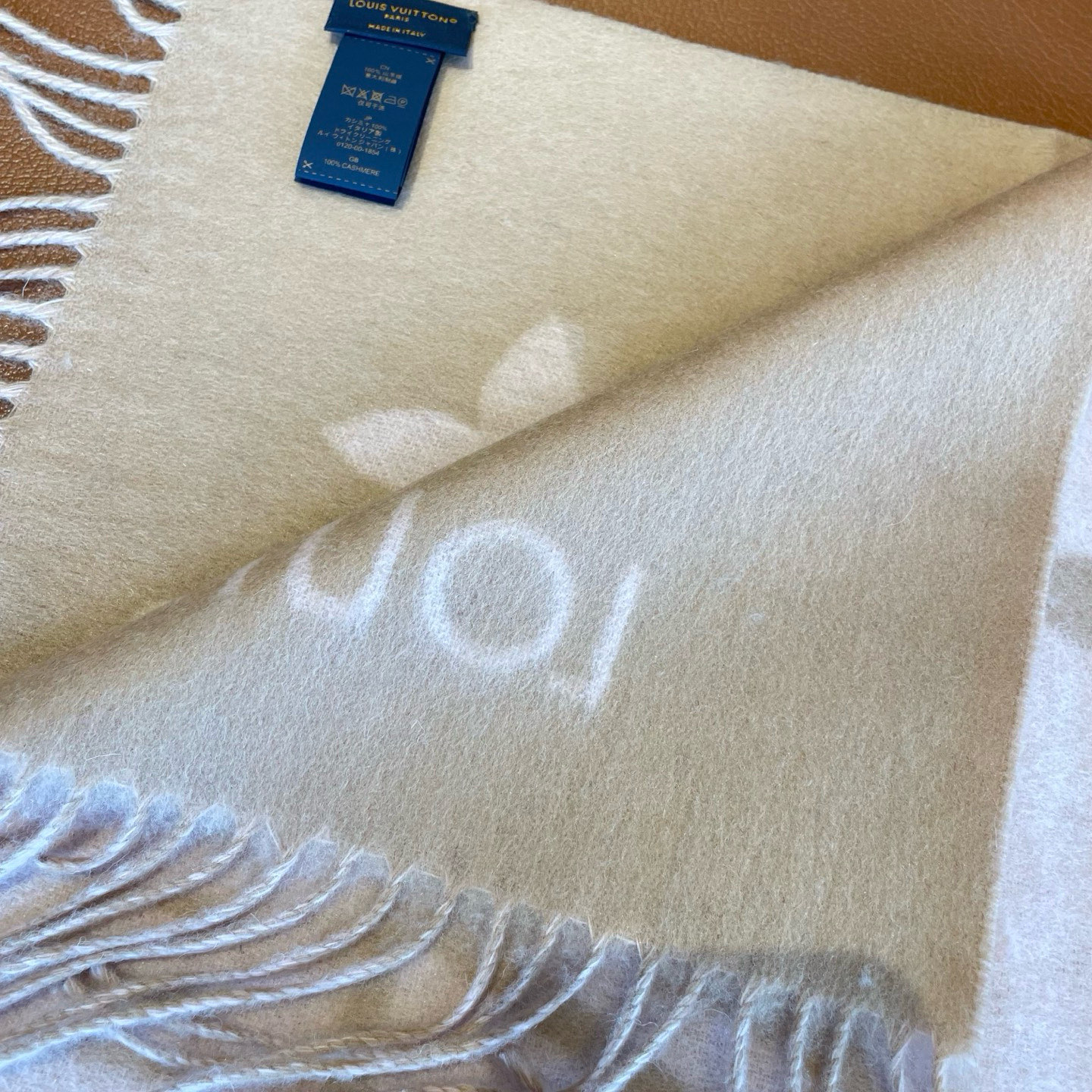 🆕【高端芯片版本 · M78908】Louis Vitton · 霍思燕同款披肩围巾两用【带芯片+二维码