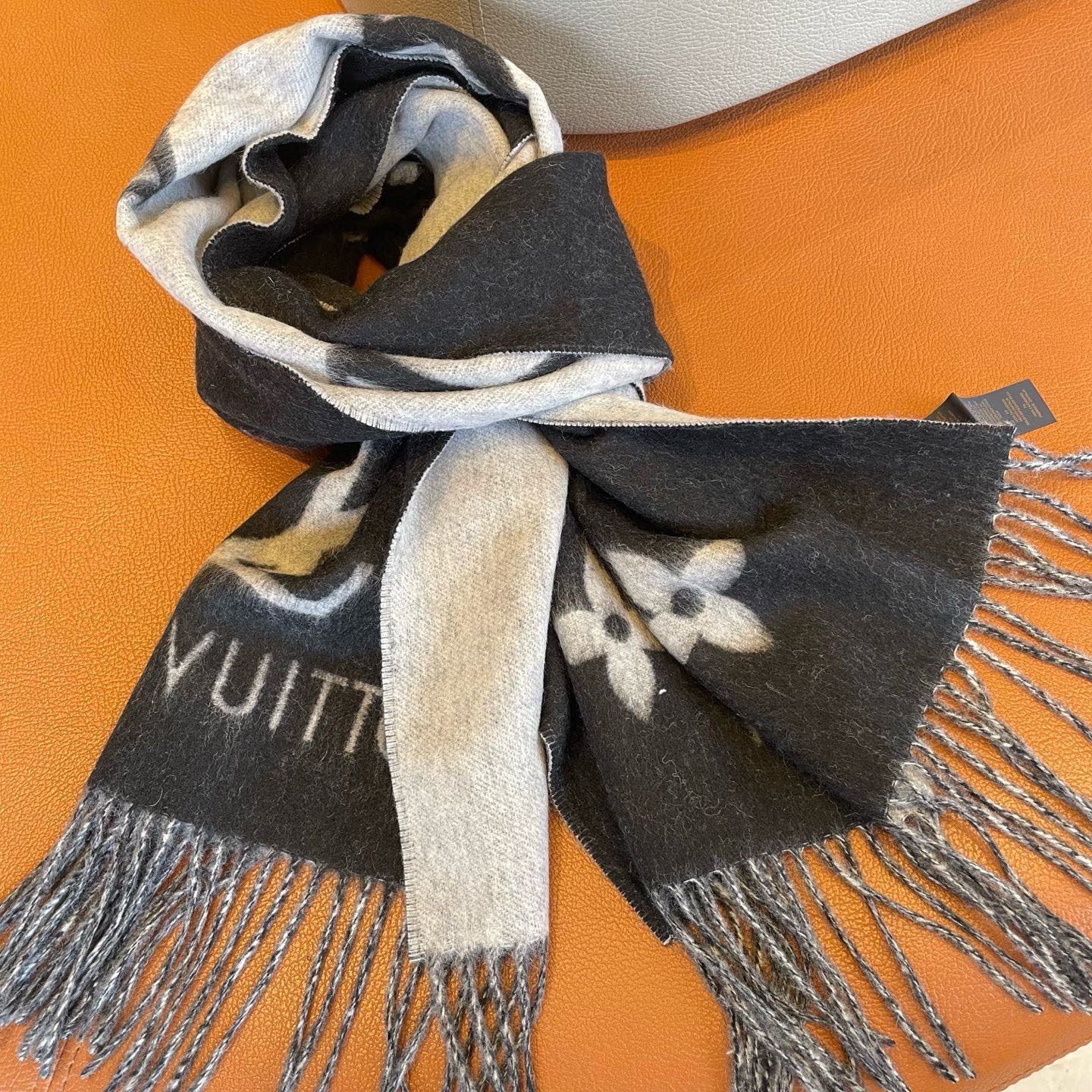 🆕【高端芯片版本 · M71040】Louis Vitton · 霍思燕同款披肩围巾两用【带芯片+二维码