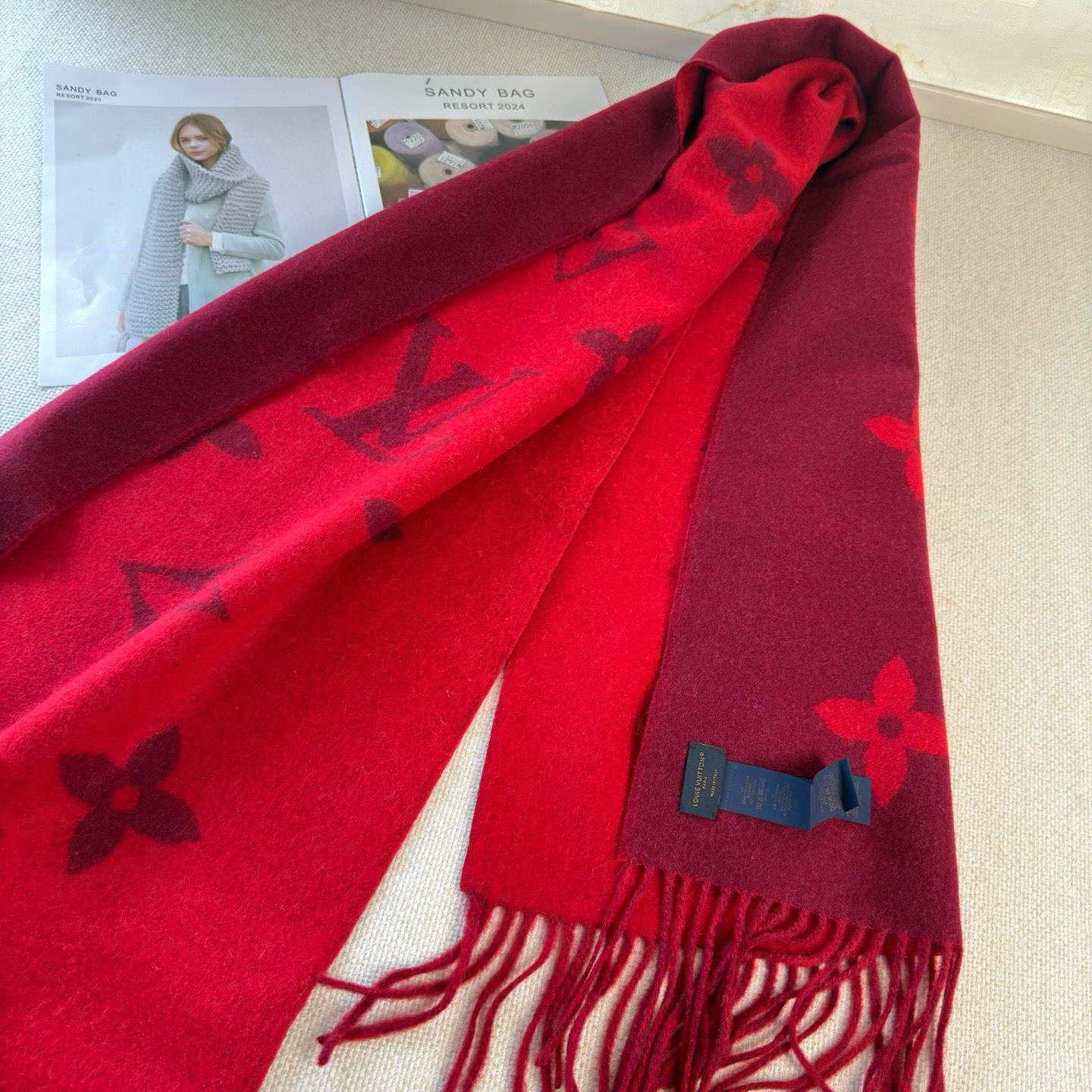 🆕【高端芯片版本 · M90895】Louis Vitton · 霍思燕同款披肩围巾两用【带芯片+二维码