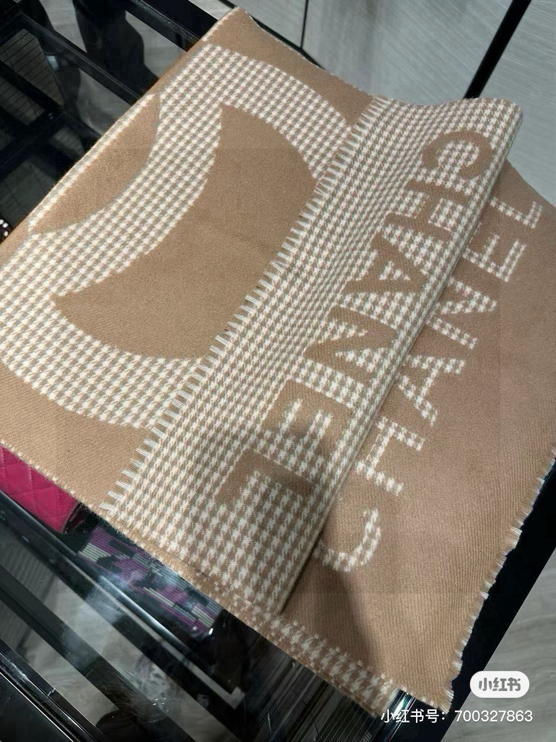 🆕CHANEL香奶奶尾单新款23B千鸟格拼色羊绒围巾，直接出欧洲的，正儿八经的正品订单…和大货一起出来，