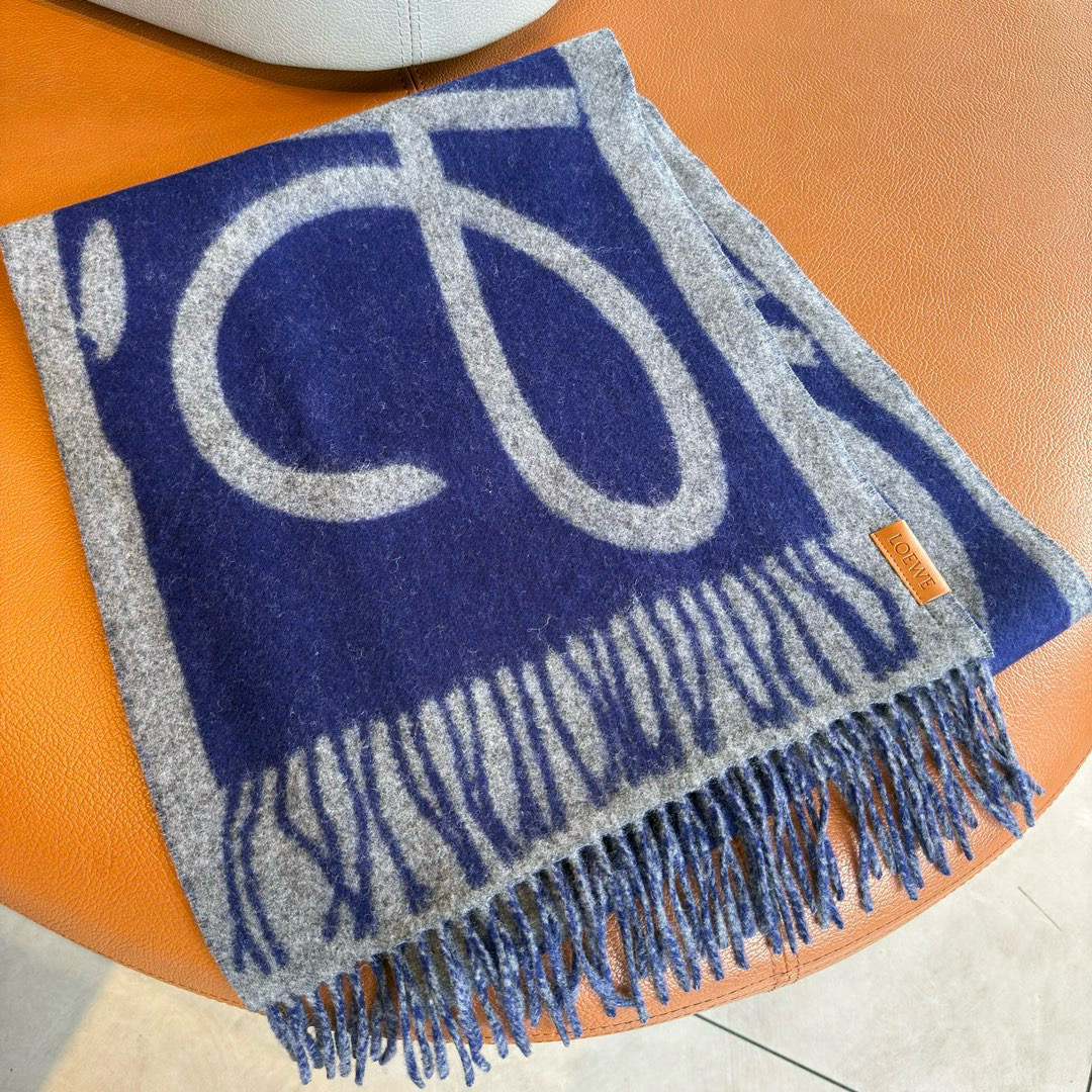 🆕Loewe新品❗️罗意威很幸運拿到這個品牌的東西，真的不多見，很少在國內做訂單，款式真的少的可怜❗️❗