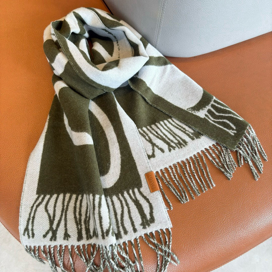 🆕Loewe新品❗️罗意威很幸運拿到這個品牌的東西，真的不多見，很少在國內做訂單，款式真的少的可怜❗️❗